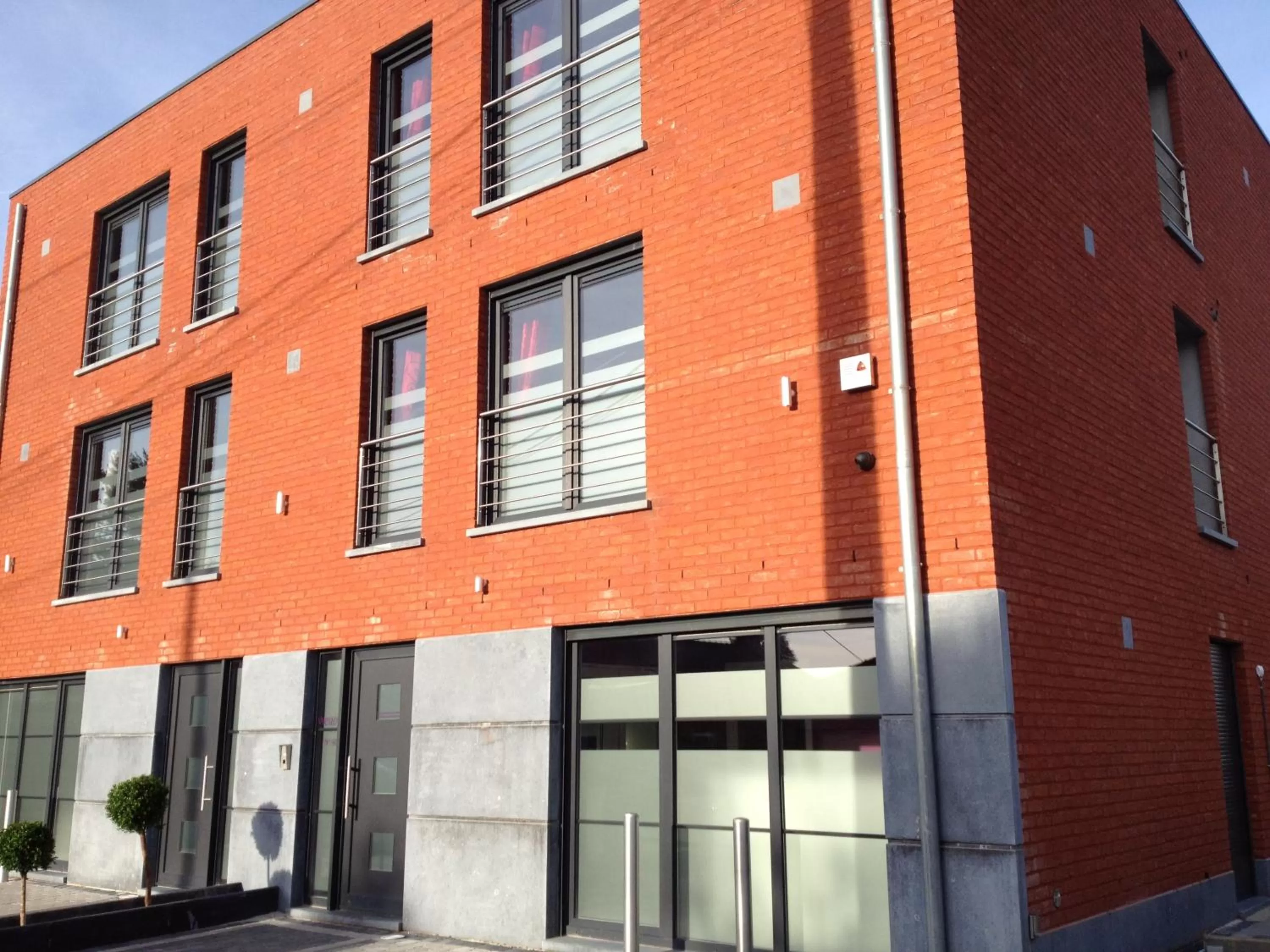 Facade/entrance in V E R O N E - Rooms & Suites - Liège - Rocourt