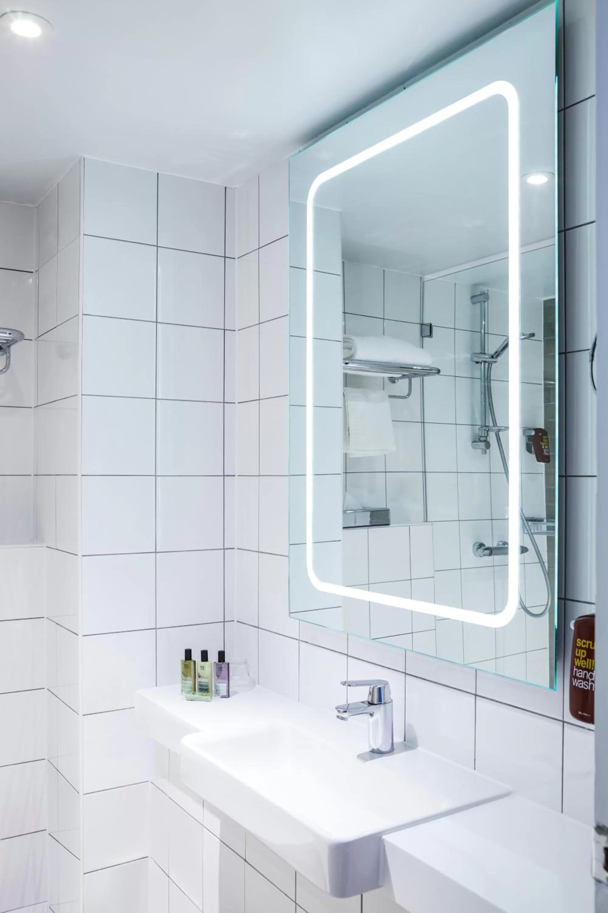 Bathroom in Mercure Telford Centre Hotel