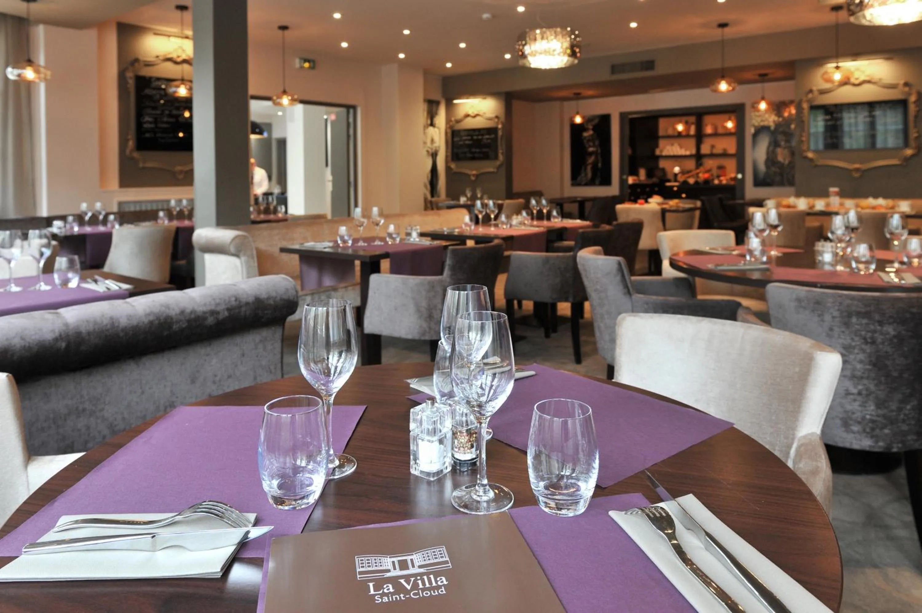 Restaurant/places to eat in Mercure Paris Saint Cloud Hippodrome