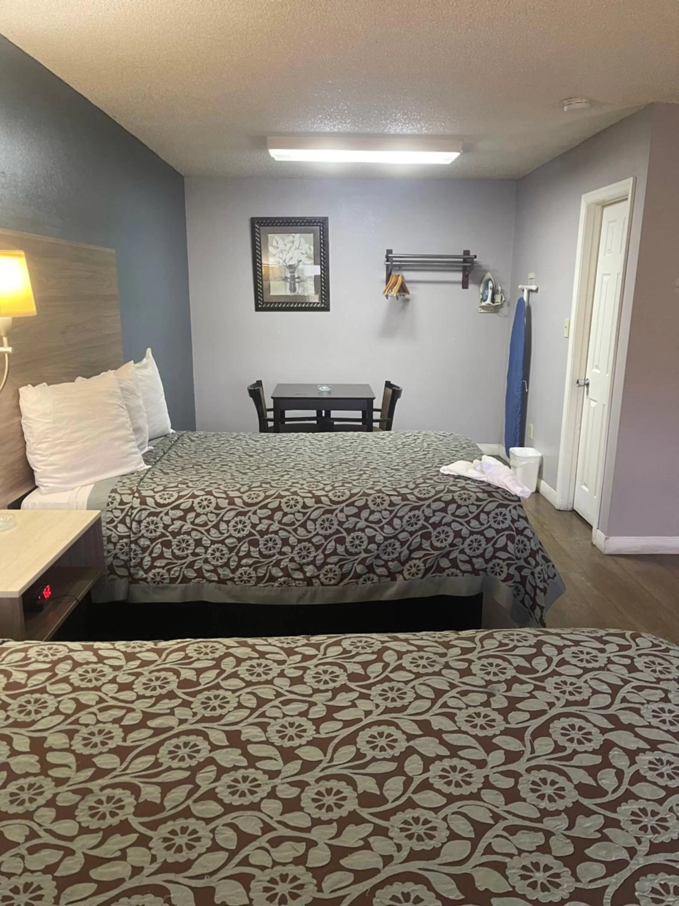 Bed in Days Inn by Wyndham Orange City/Deland