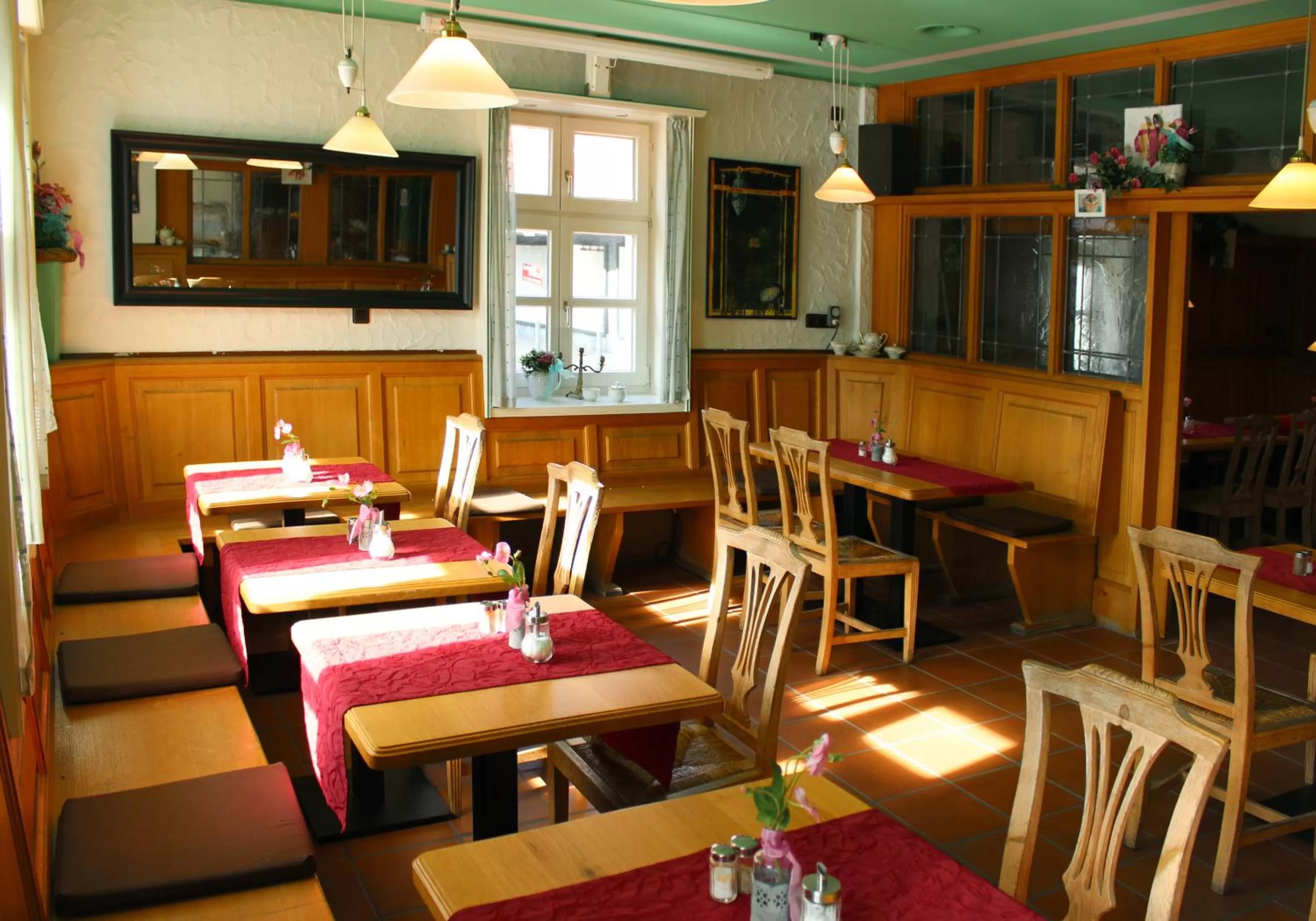 Restaurant/places to eat in An der Persiluhr Stadt-gut-Hotel