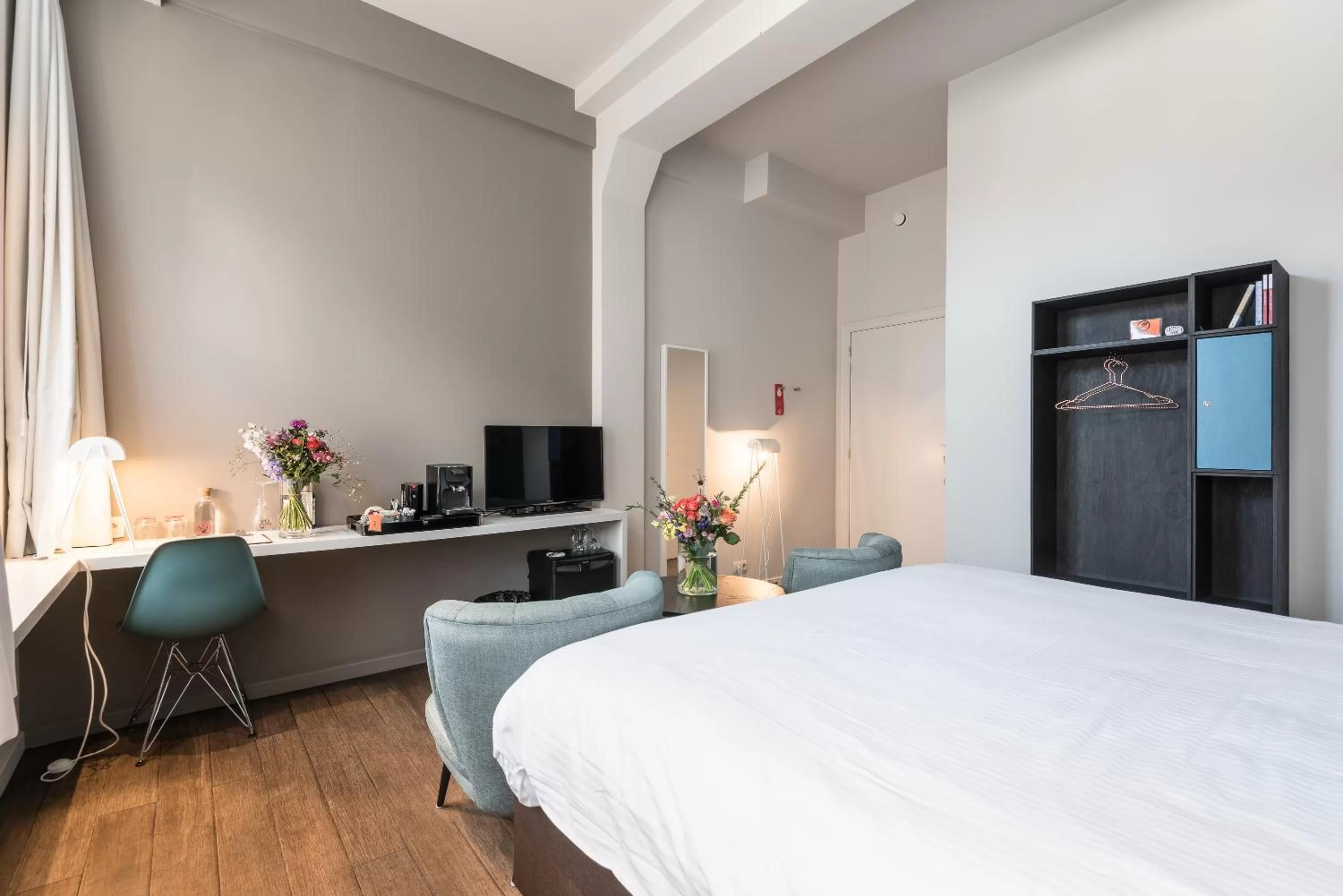 Communal lounge/ TV room, Bed in Zakske13 - Design Boutique B&B in Bruges city centre