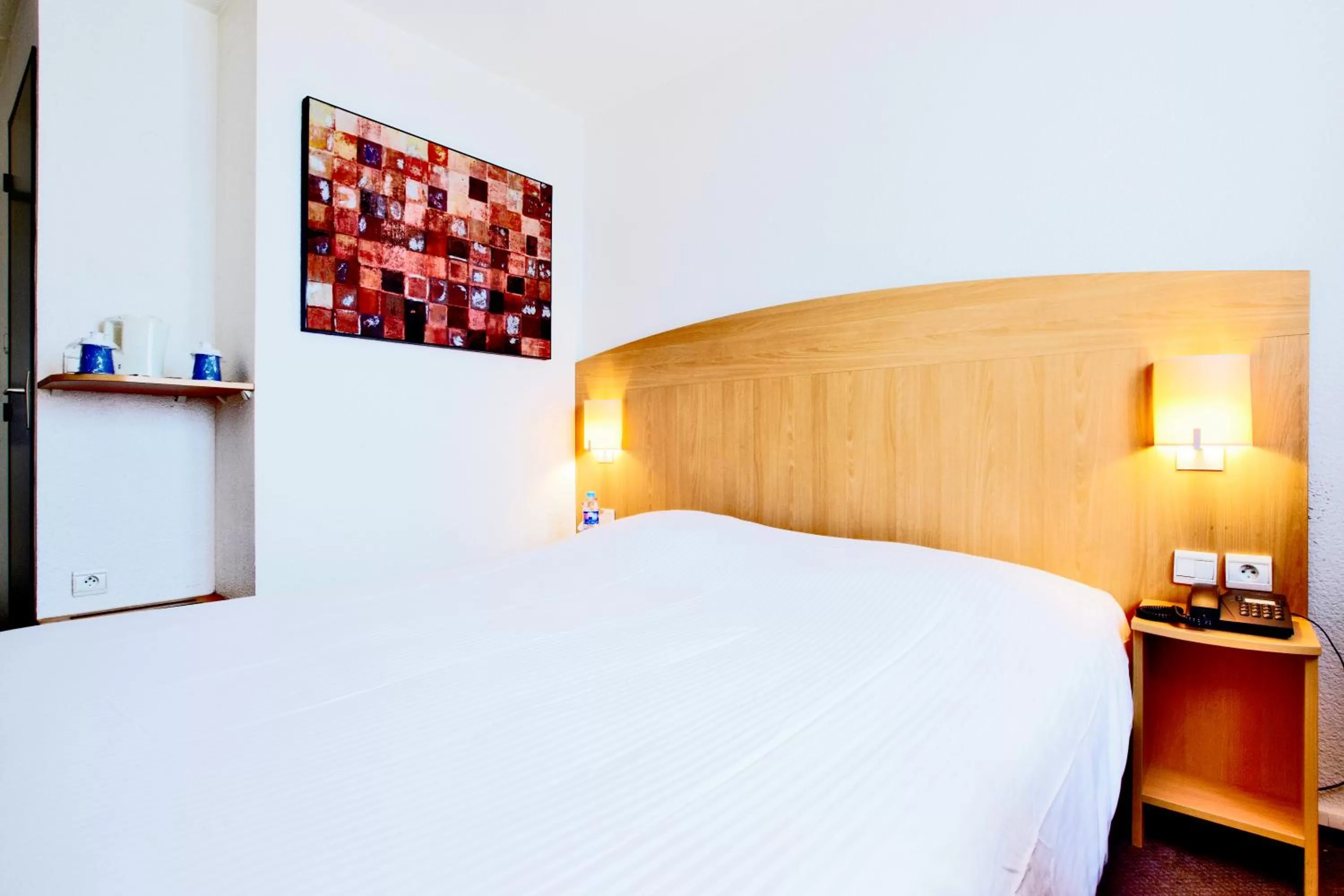 Bed in The Originals City, Hôtel La Maison de Lise, Mulhouse Illzach