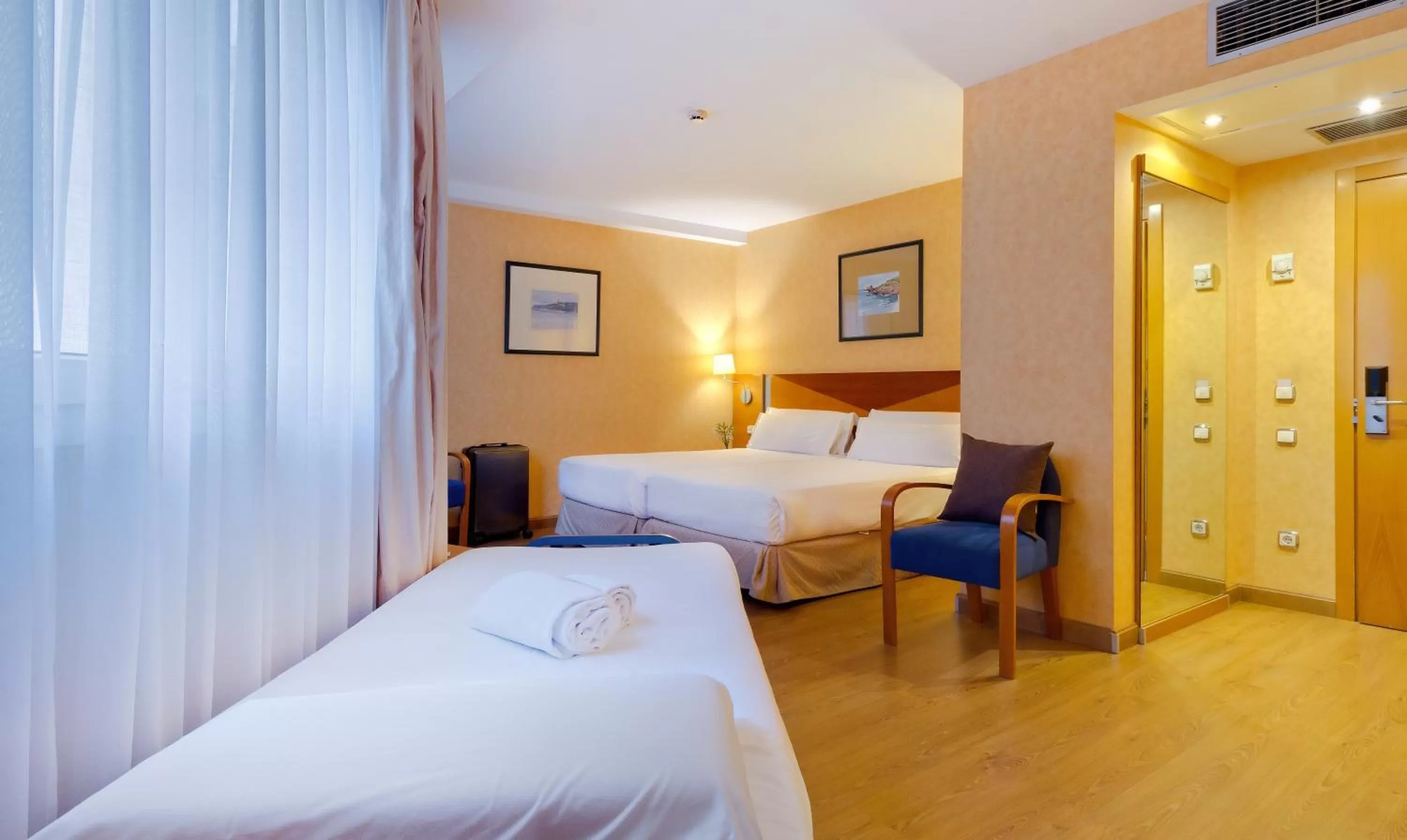 Bedroom, Bed in Oca Villa de Avilés Hotel