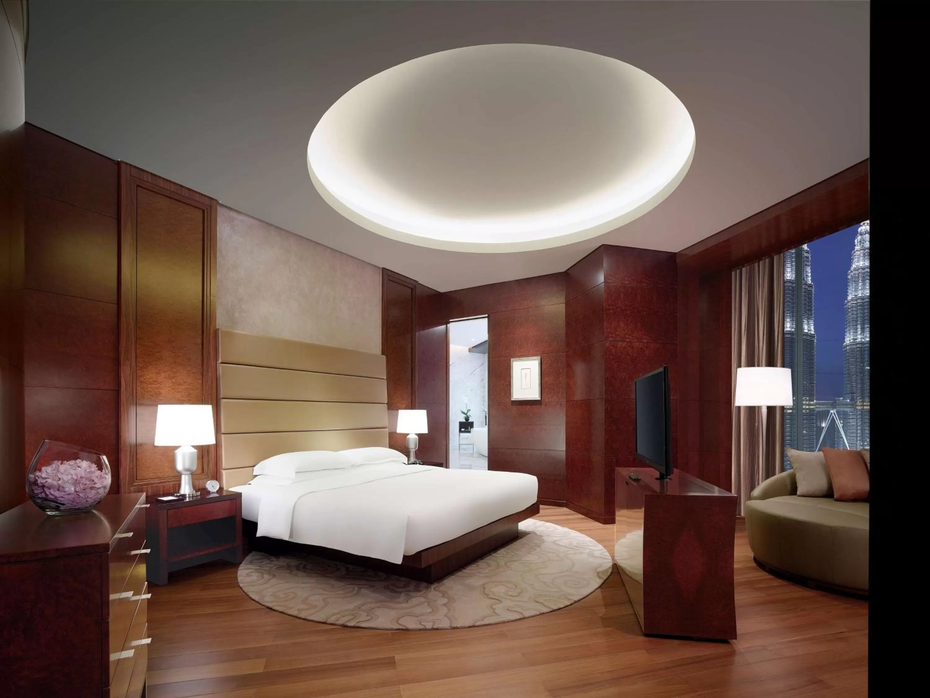 Photo of the whole room, Bed in Grand Hyatt Kuala Lumpur