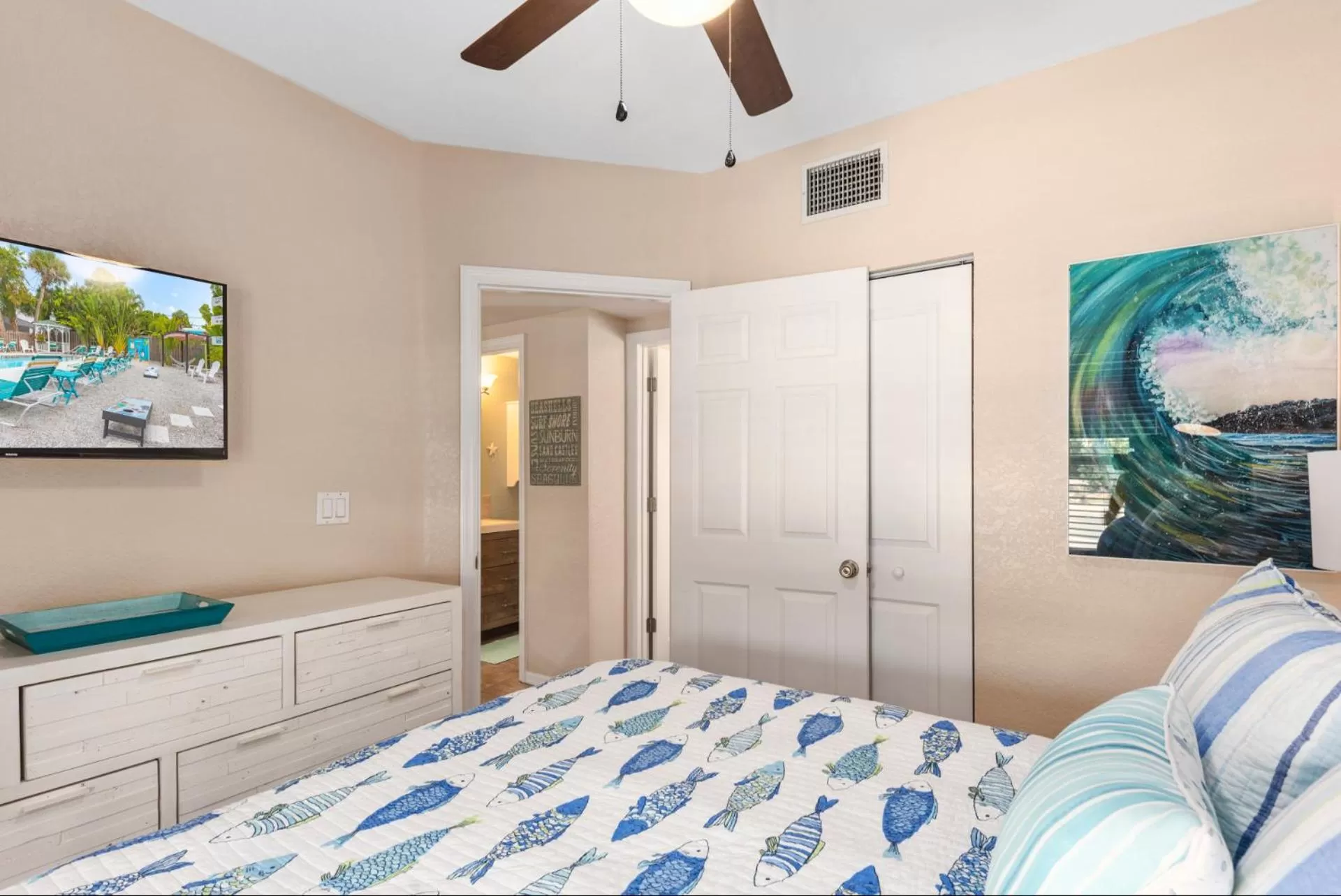 Photo of the whole room, Bed in The Ringling Beach House