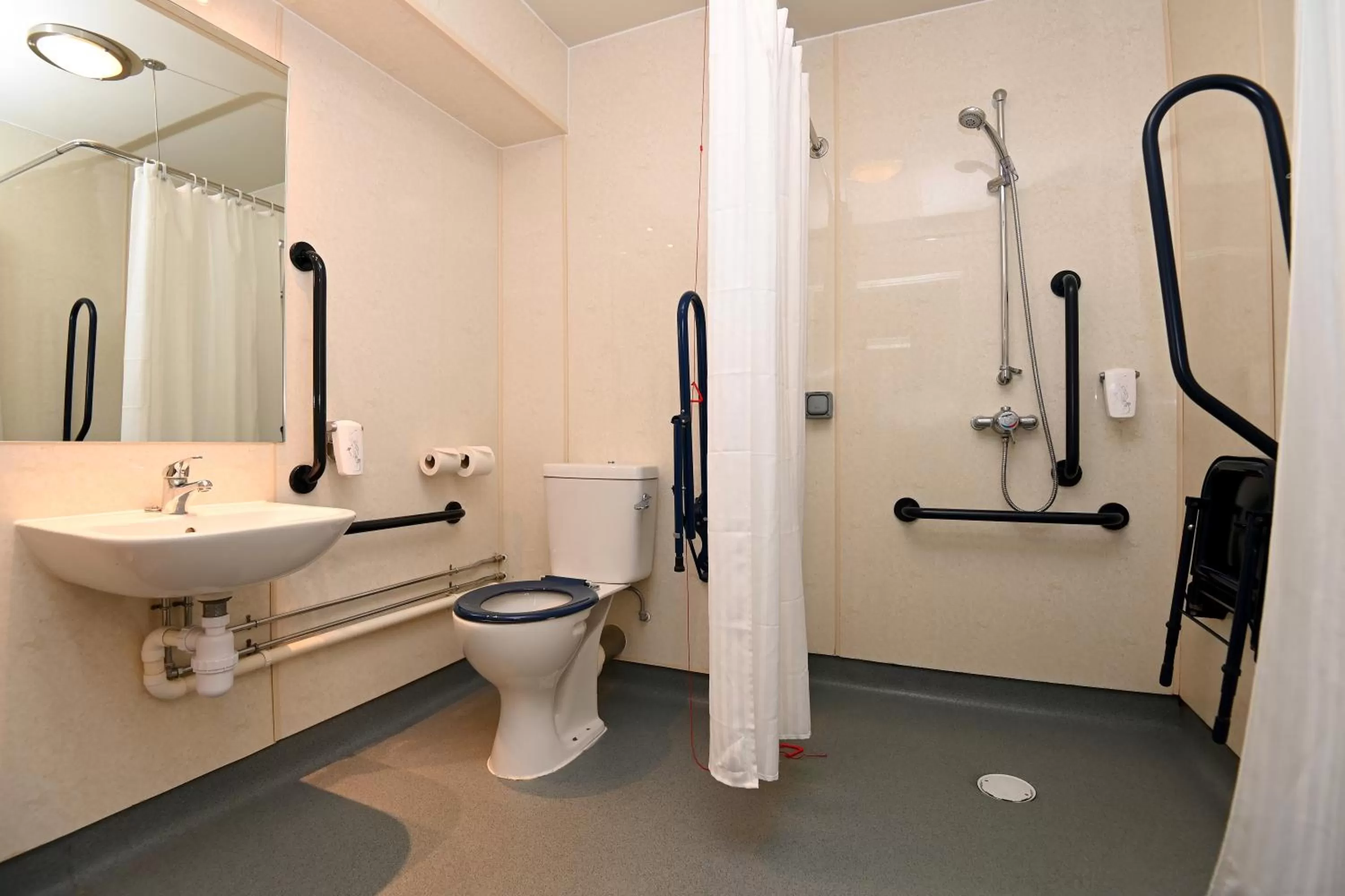 Bathroom in Penny Hedge, Whitby by Marston's Inns