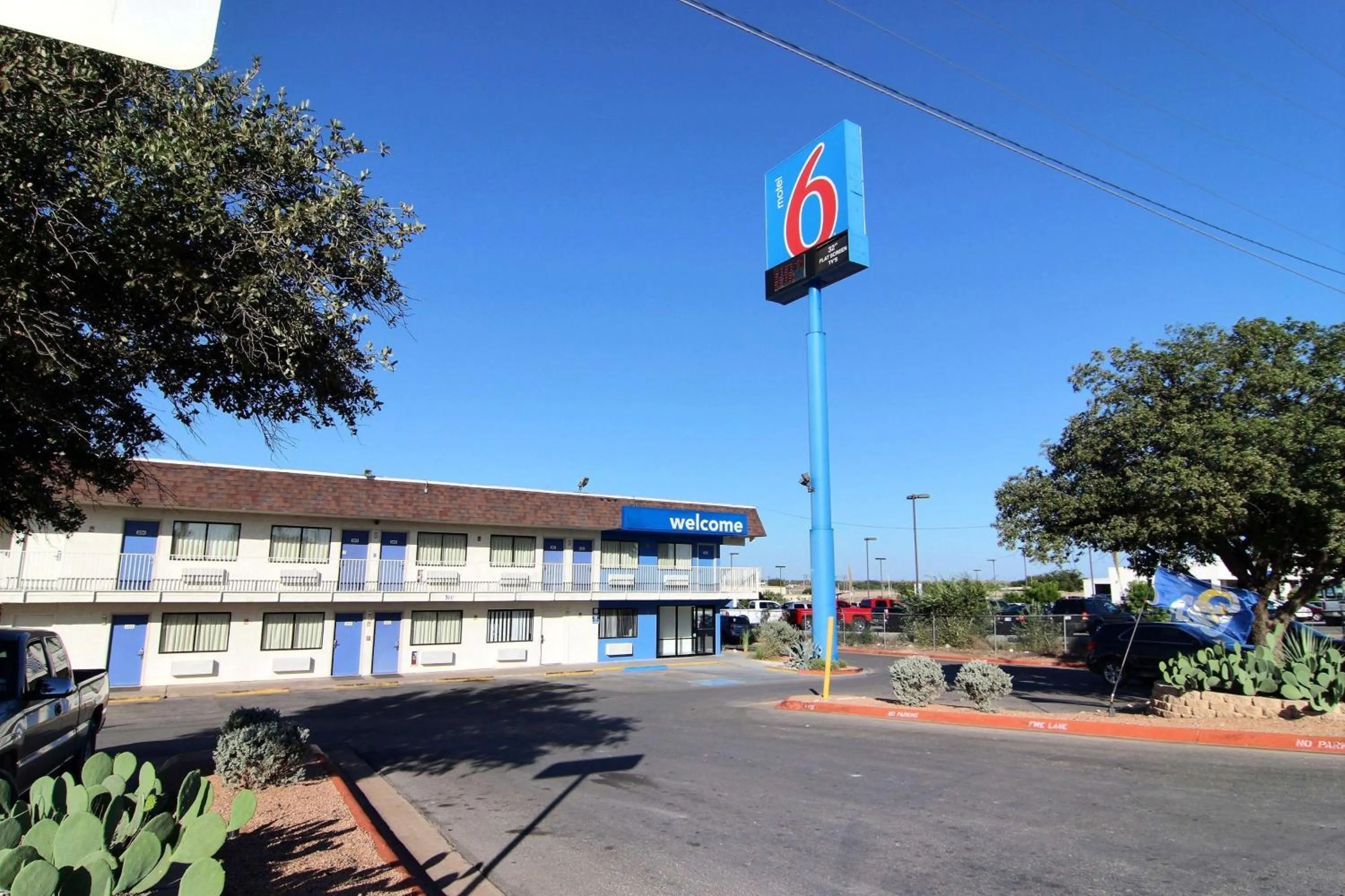 Property building in Motel 6-San Angelo, TX