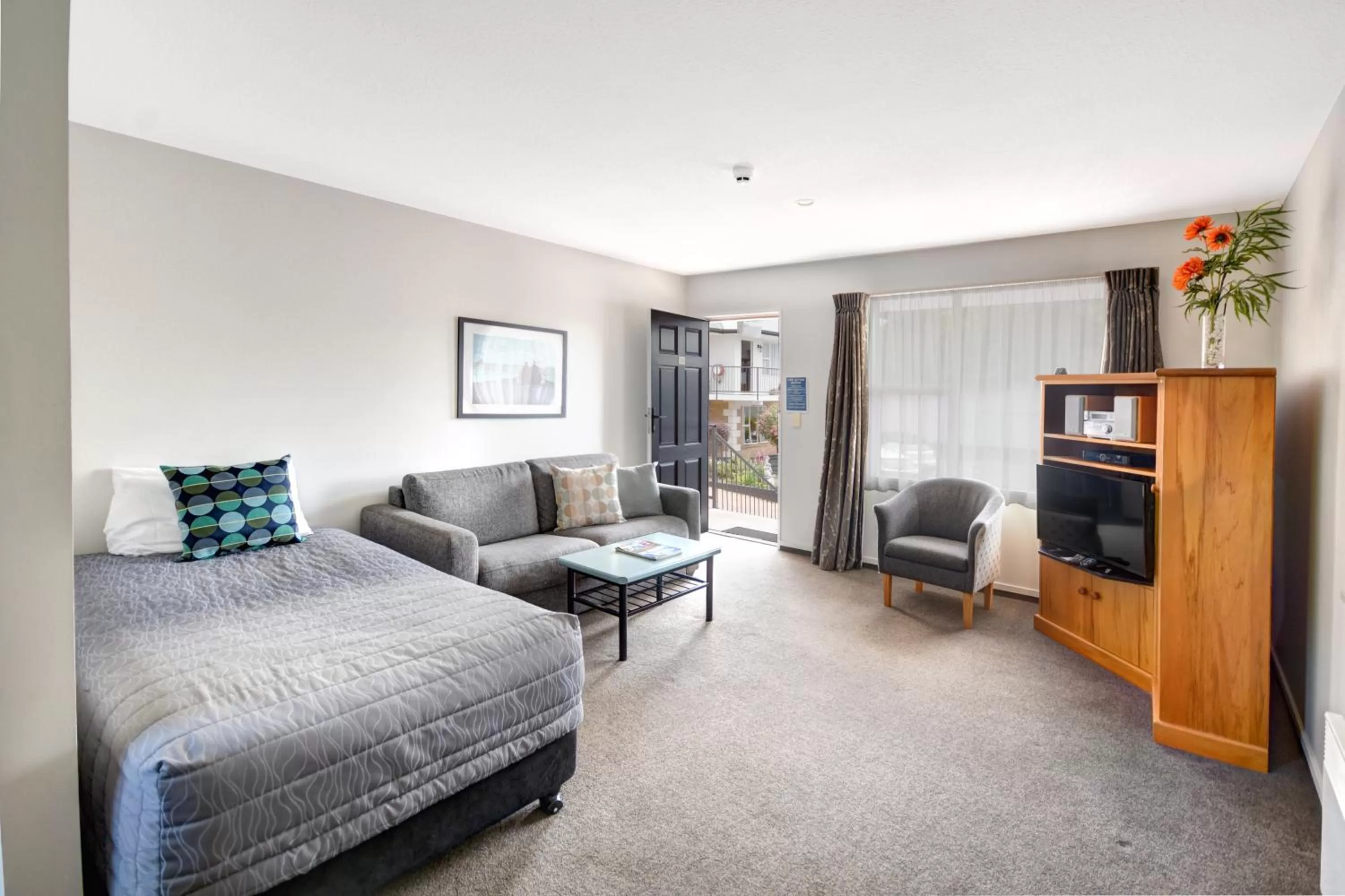 Living room, Bed in Alexis Motor Lodge