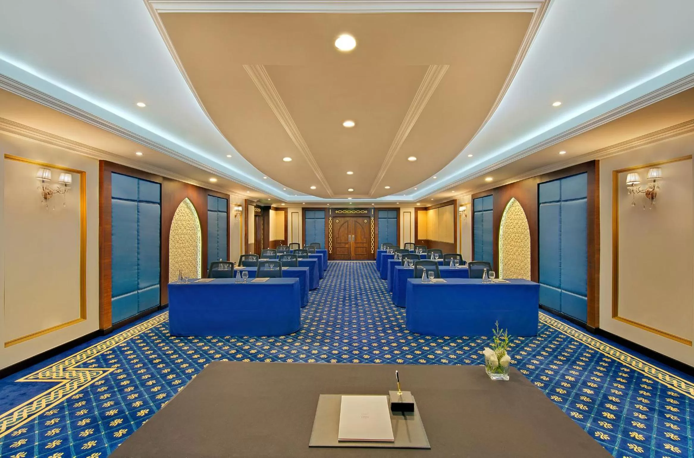 Business facilities in Ezdan Hotel West Bay