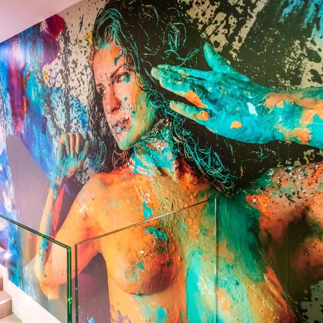 Decorative detail, Other Animals in Hotel Avenue