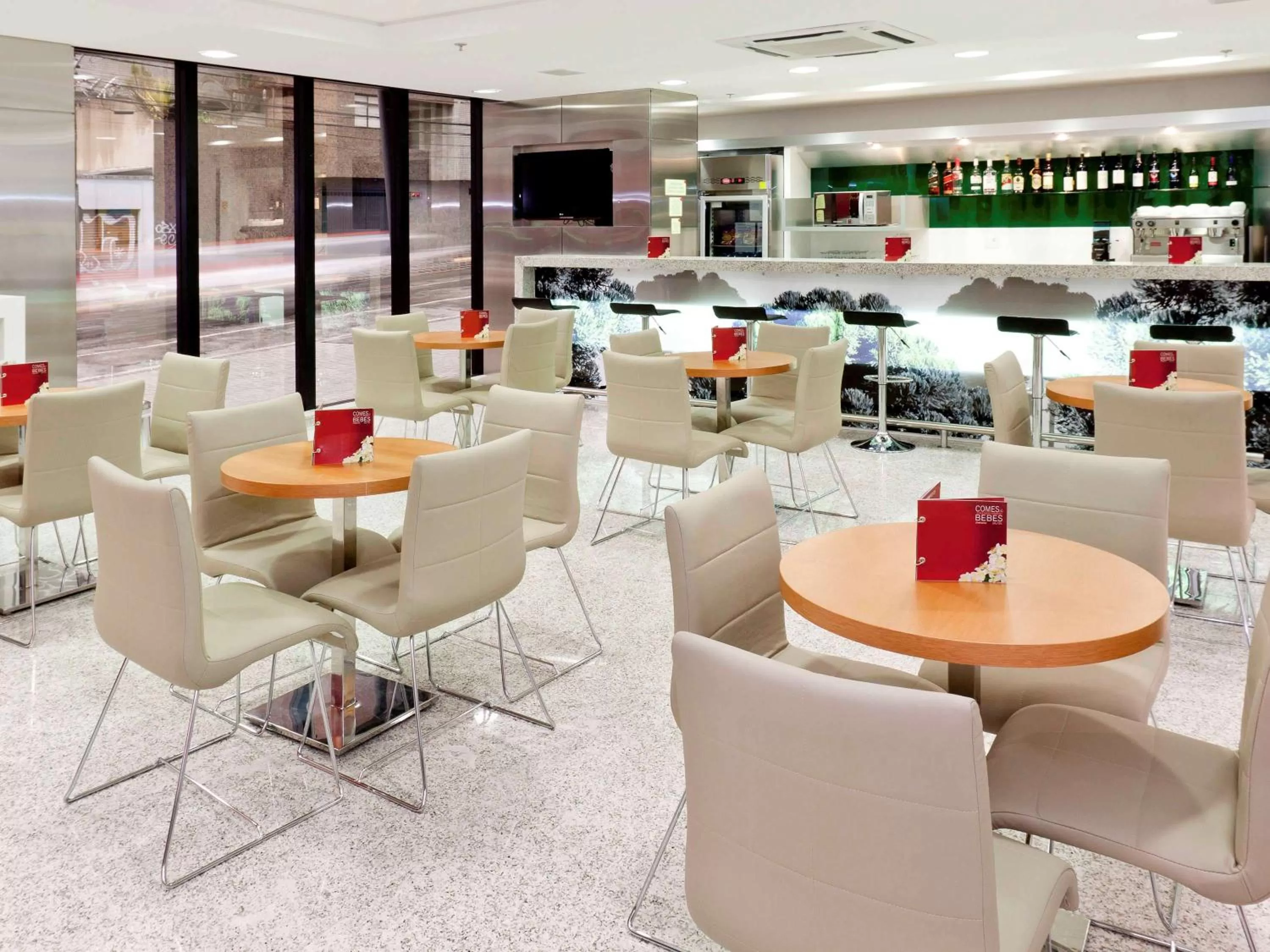 Lounge or bar in ibis Curitiba Shopping