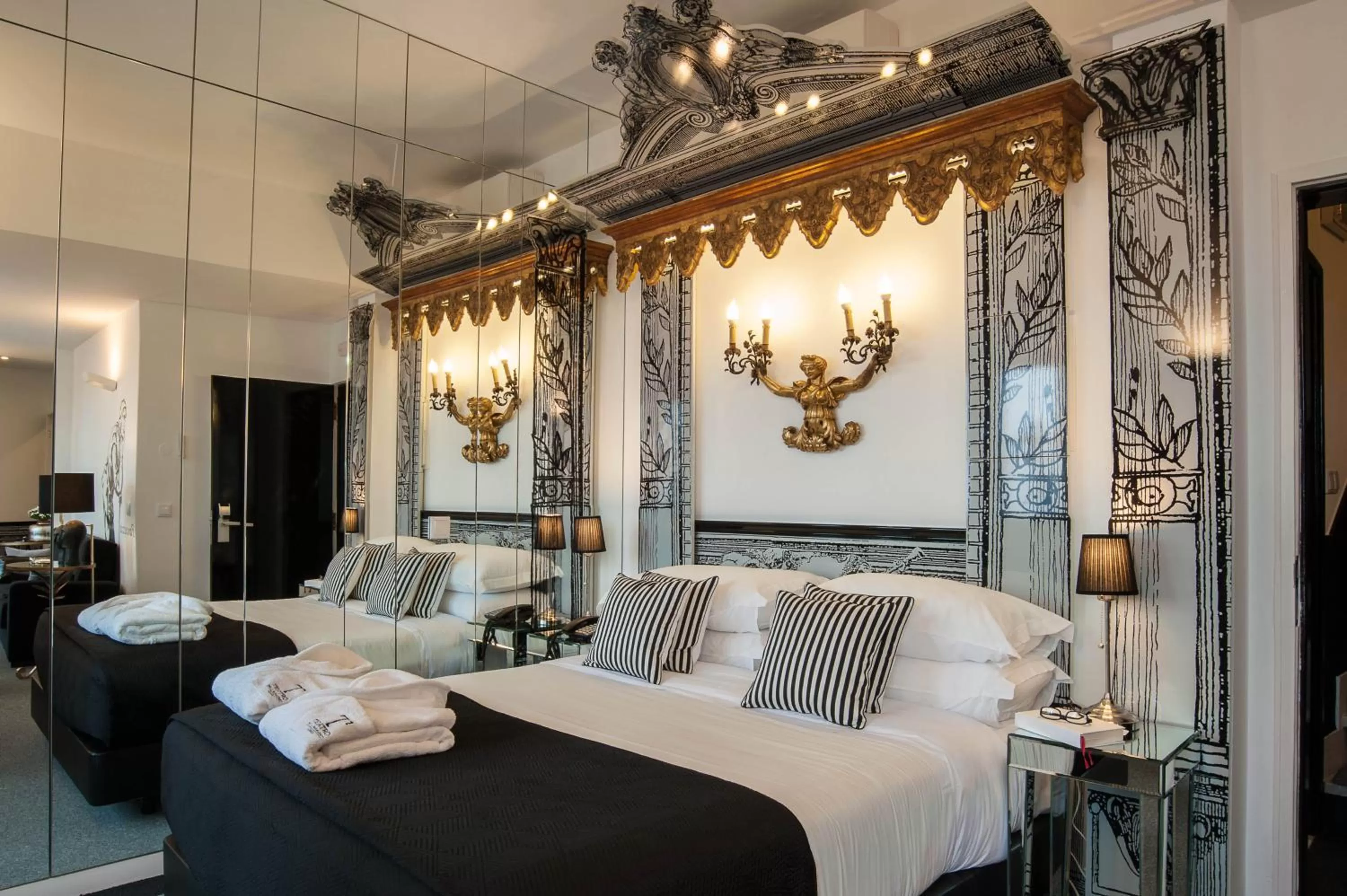 Photo of the whole room, Bed in Teatro Boutique Rooms & Suites