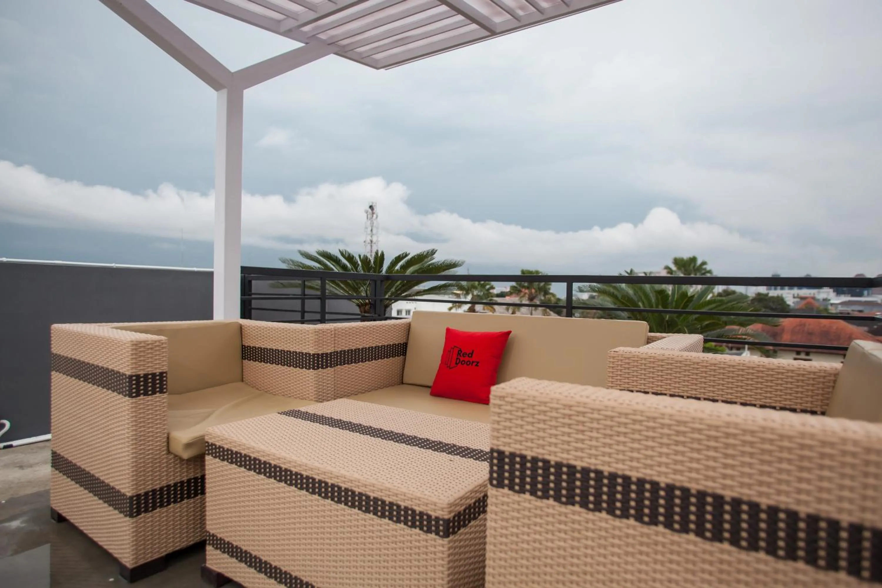 Balcony/Terrace in RedDoorz Plus near Politeknik Negeri Malang