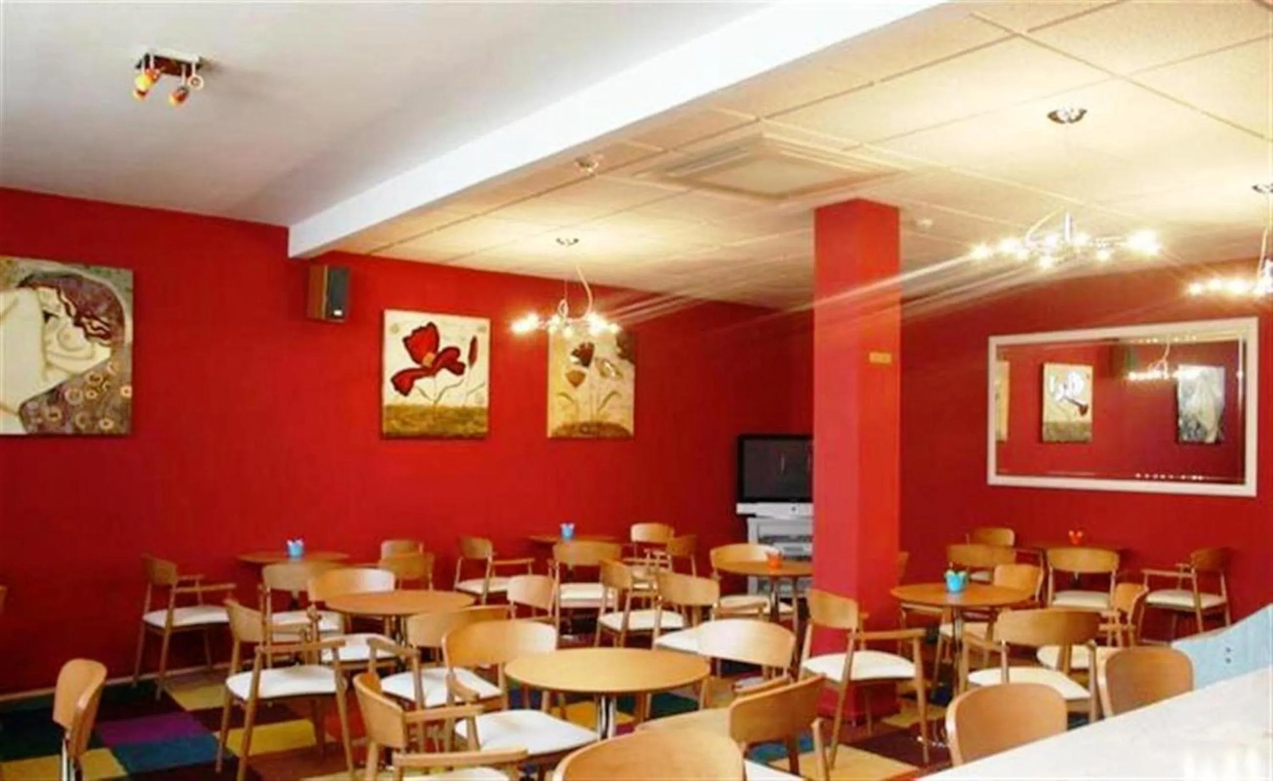 Restaurant/places to eat in Hotel Betania