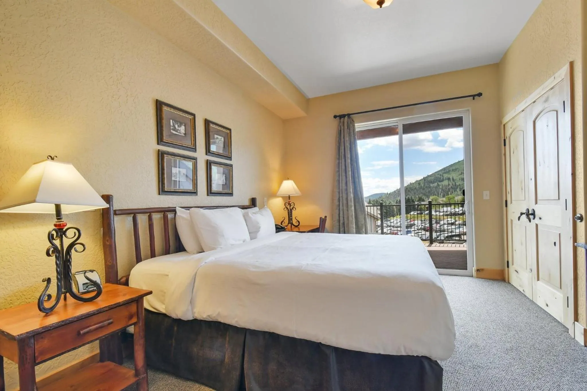 Photo of the whole room, Bed in Silverado Lodge by Park City - Canyons Village