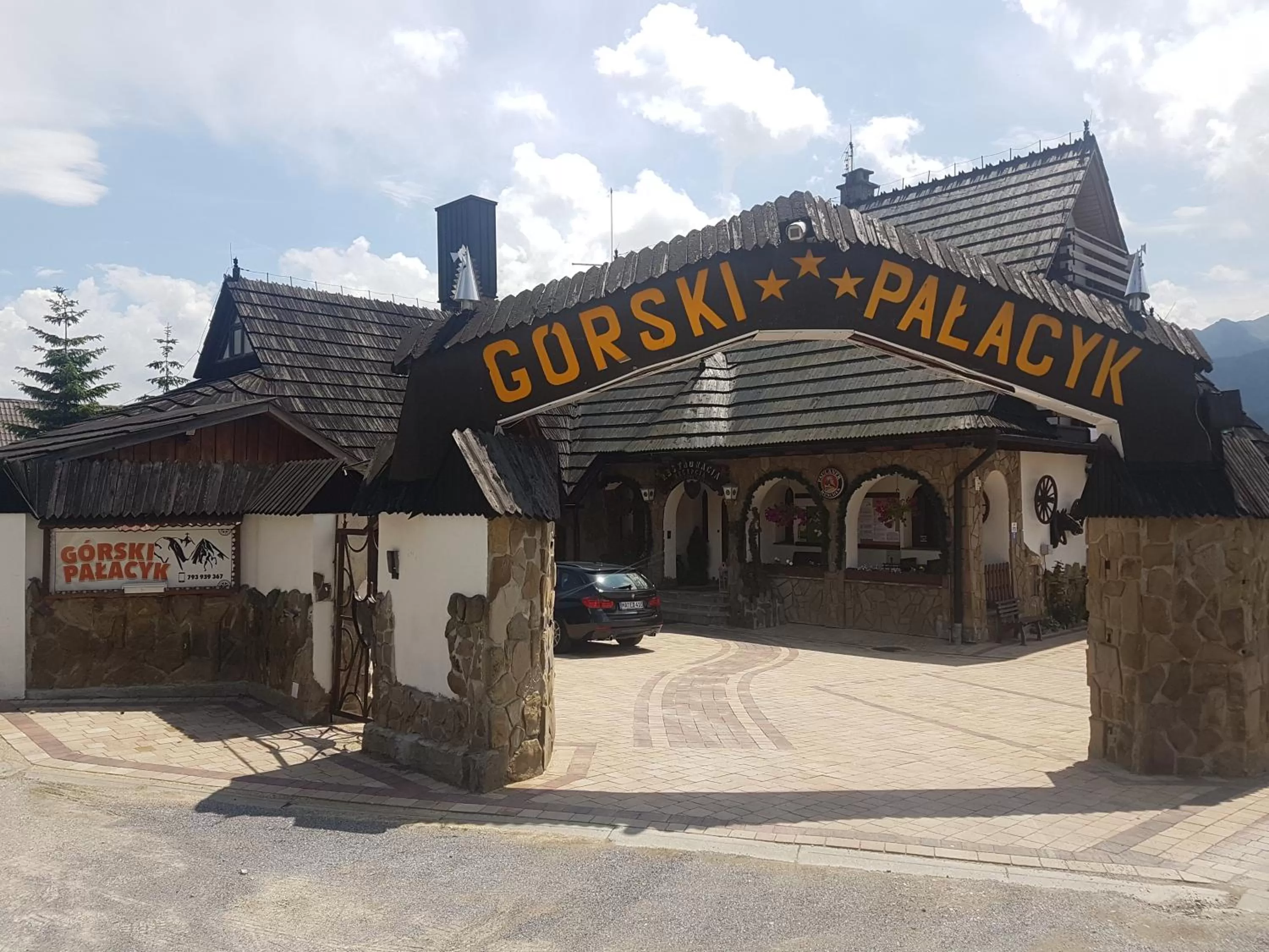 Property building in Górski Pałacyk Kompleks obiektów