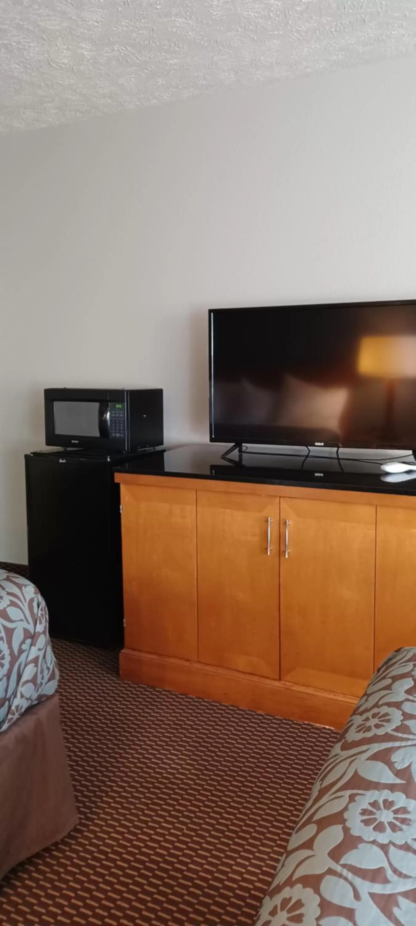 TV and multimedia in Days Inn by Wyndham Ritzville