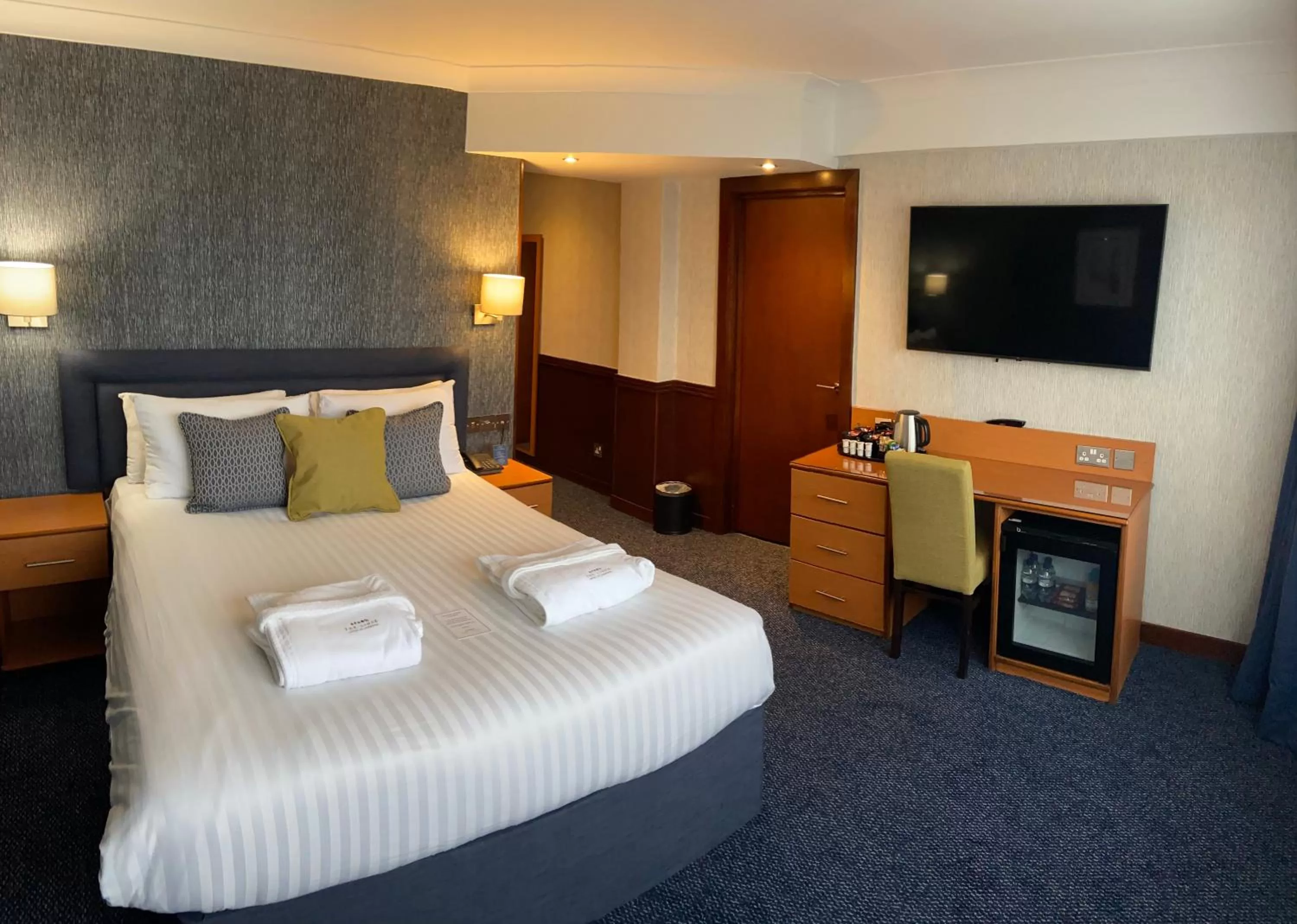 Photo of the whole room, Bed in The Liner at Liverpool