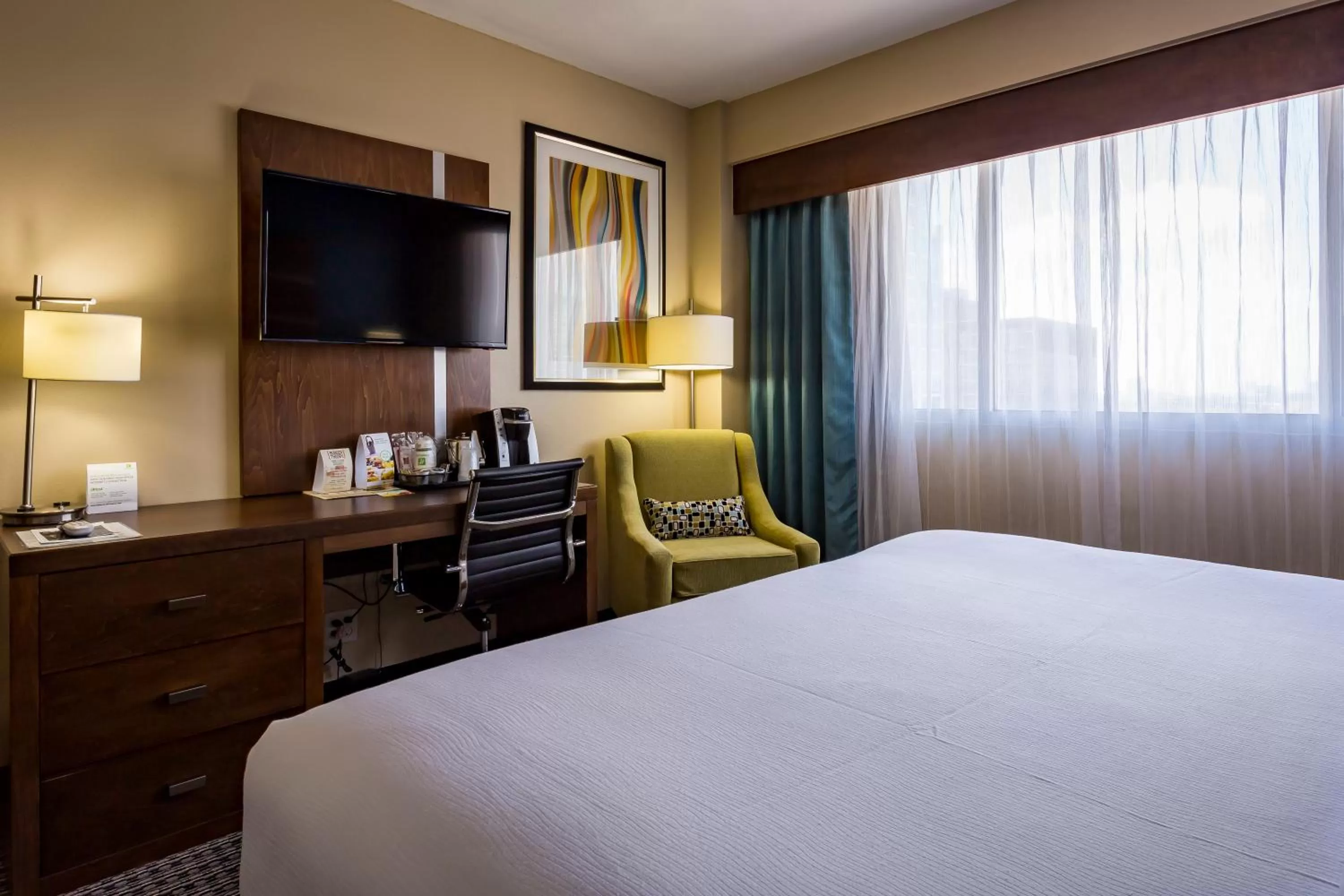 Day, Bed in Holiday Inn Houston Downtown by IHG