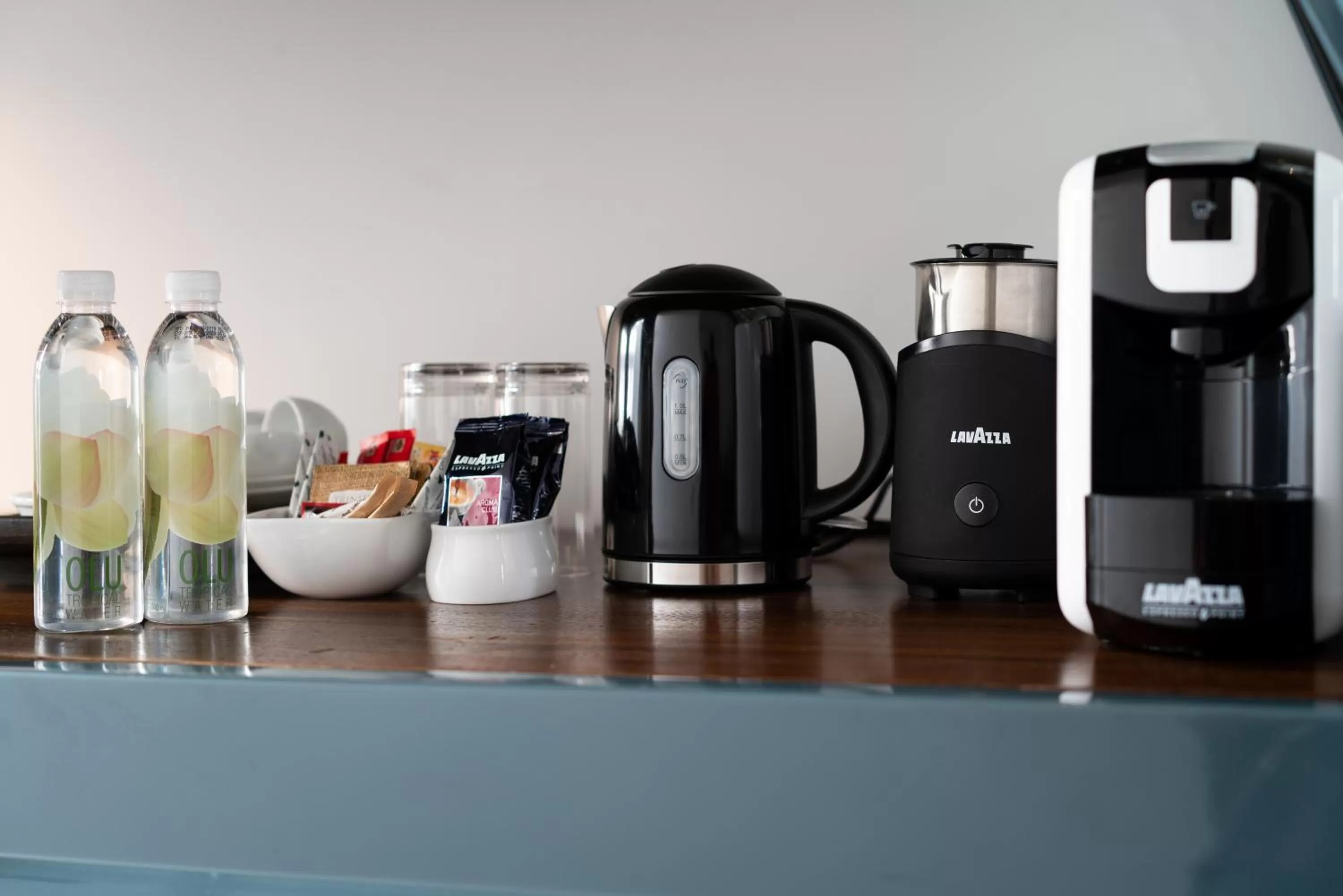 Coffee/tea facilities in Triple O Six