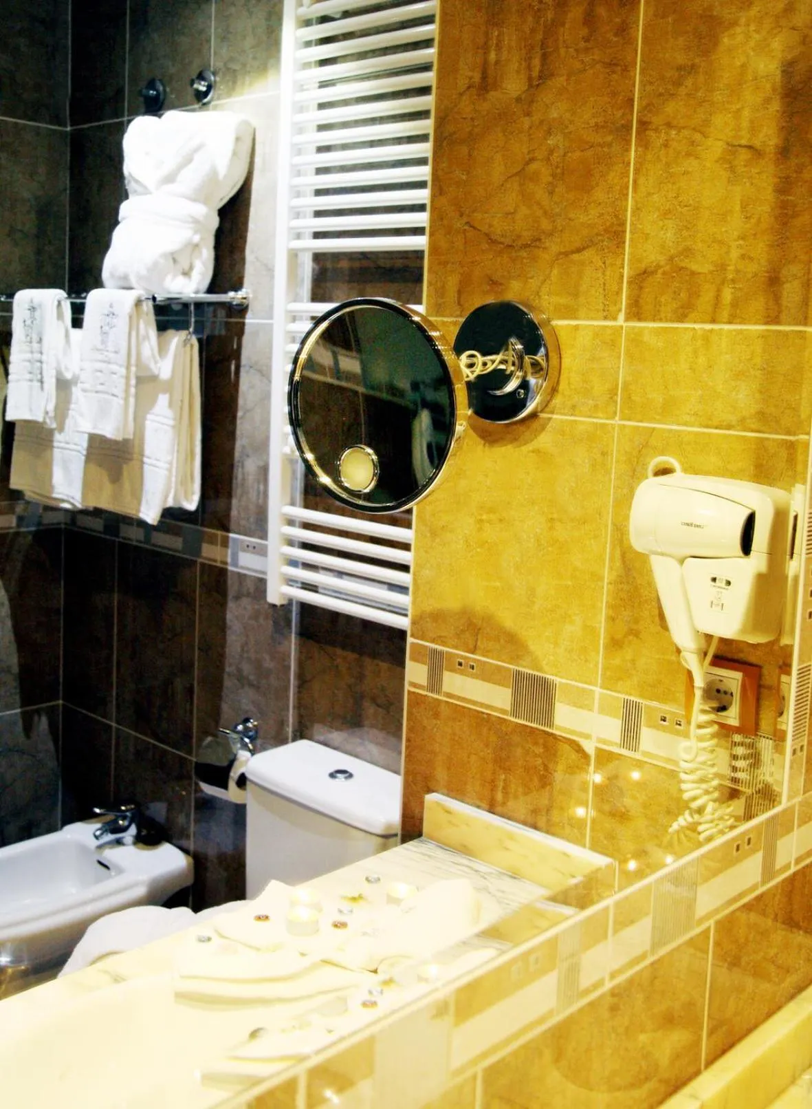 Triple Room with parking in Hotel & Spa María Manuela