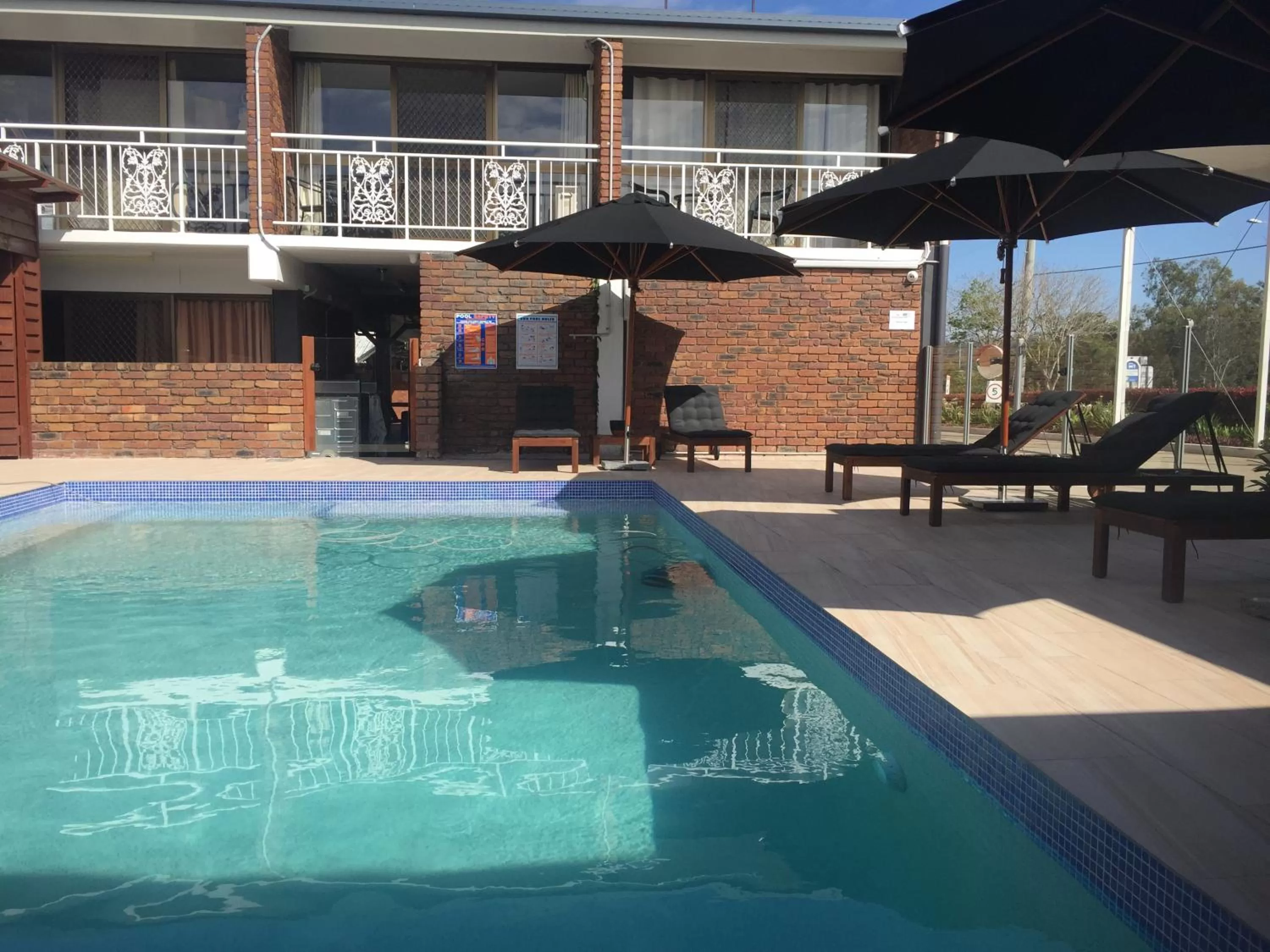 Swimming pool in Logan City Motor Inn