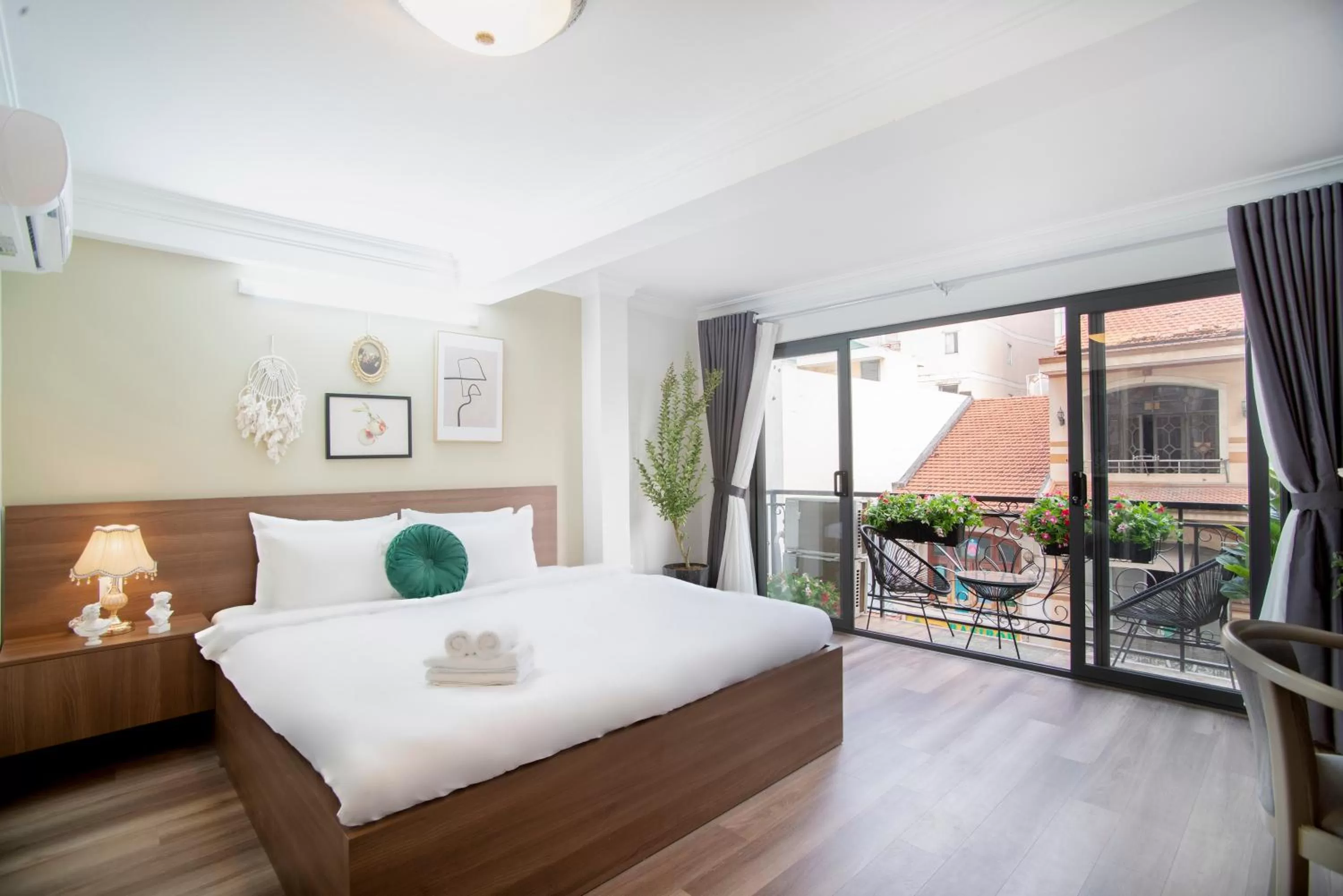 Bed in SAZI BEN THANH Hotel HCM