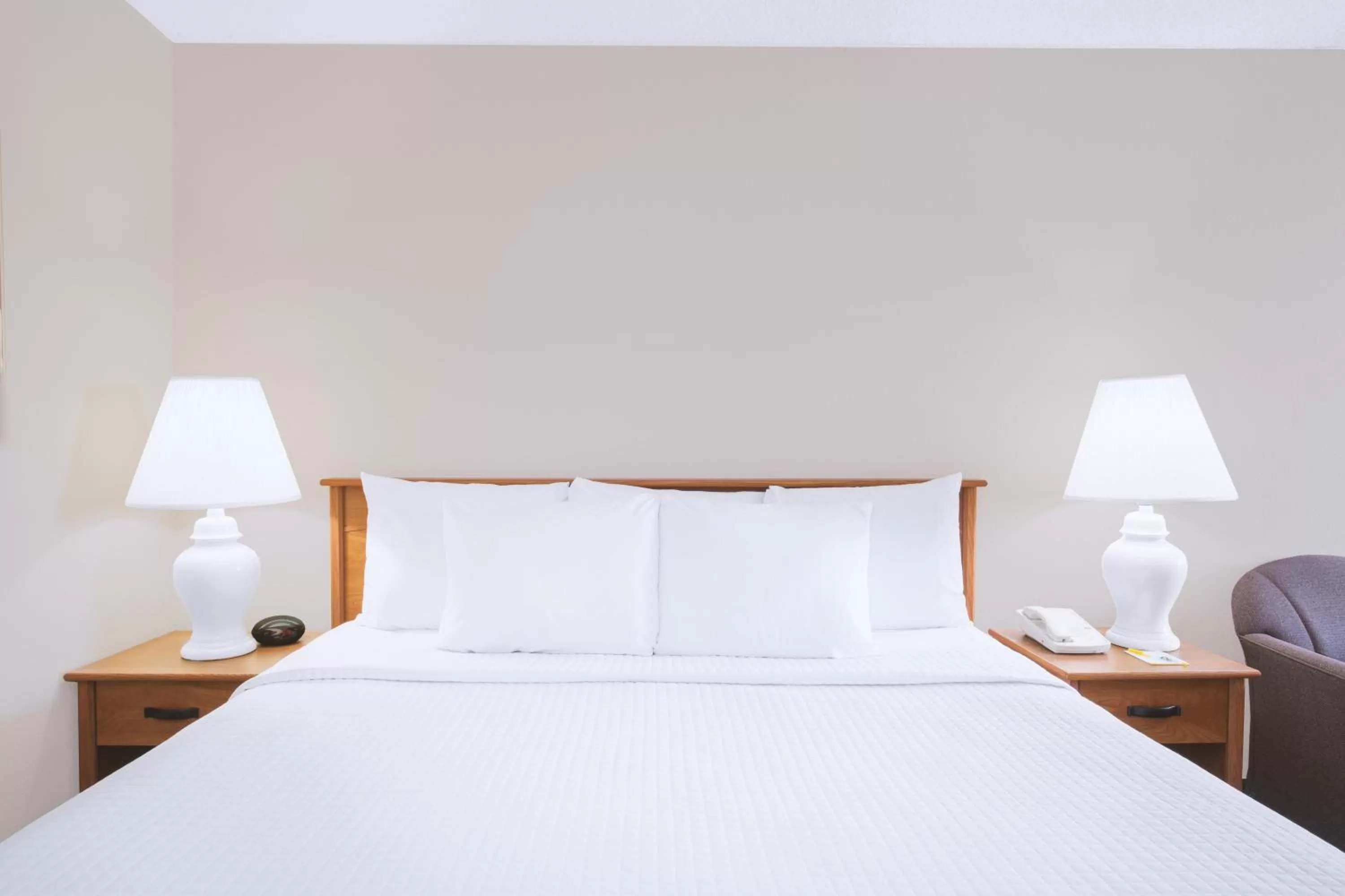 Bed in Days Inn by Wyndham Wytheville