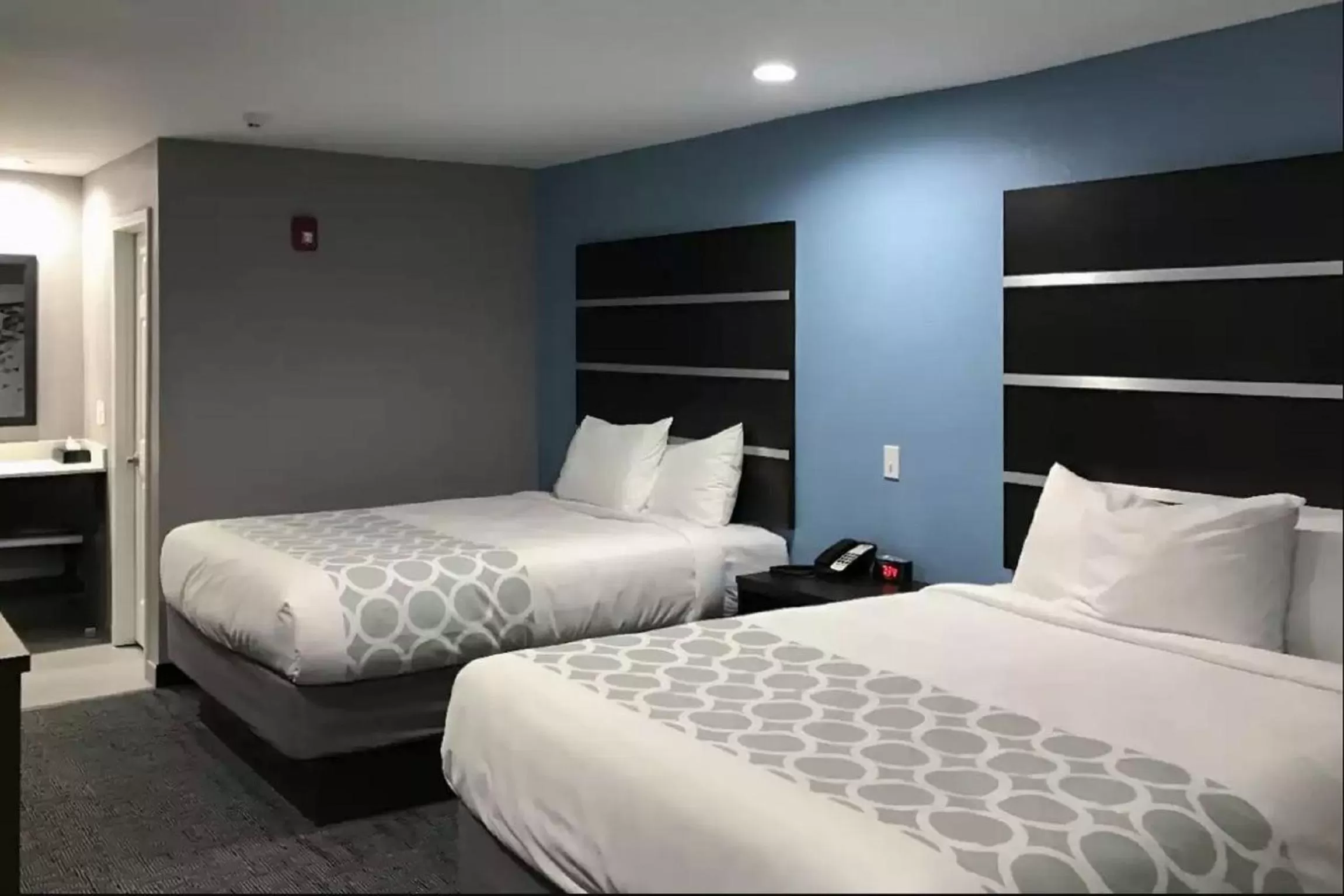 Bedroom, Bed in Rodeway Inn Calhoun South