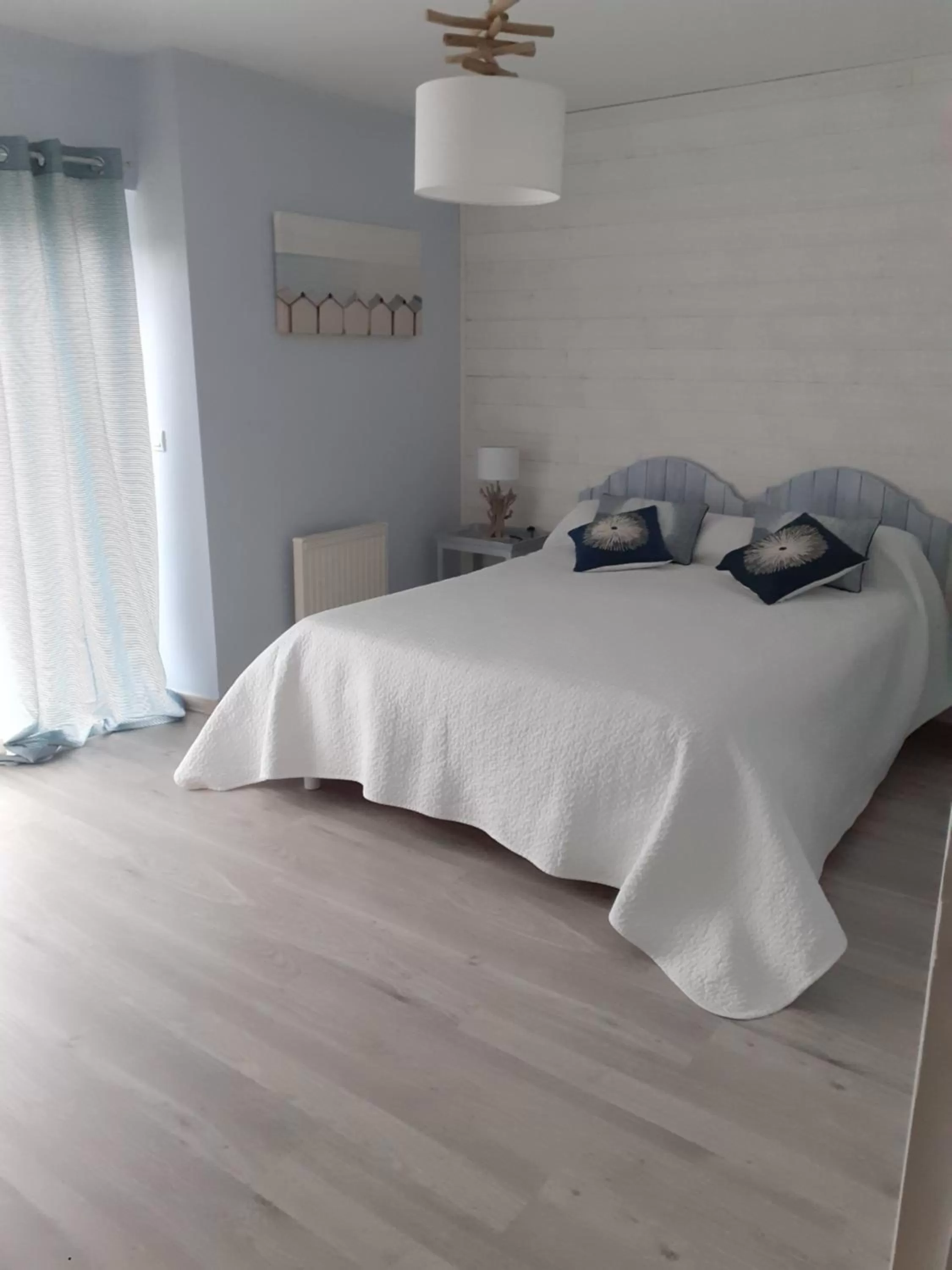 Photo of the whole room in Les Gites de Kerdurod