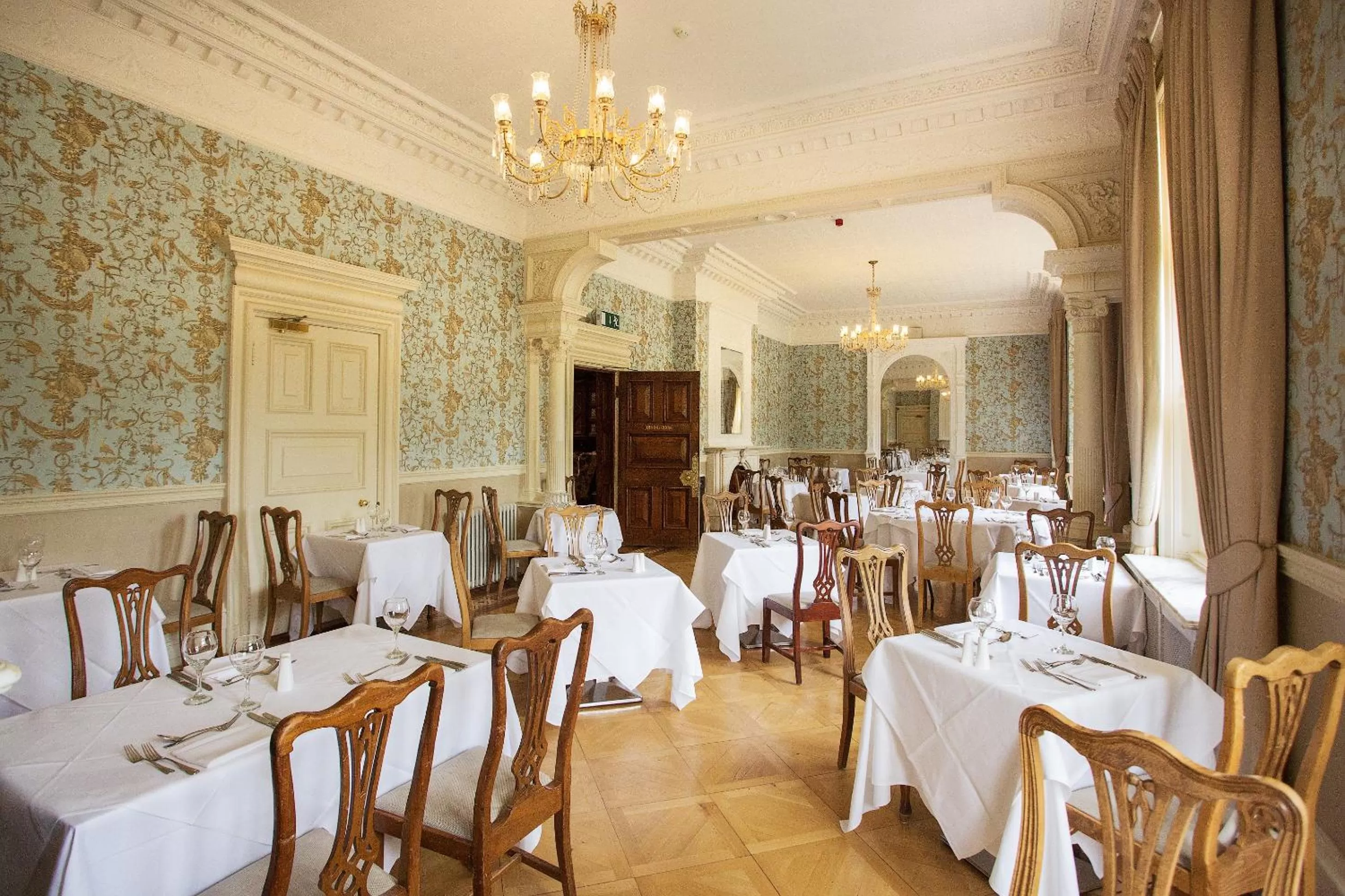 Restaurant/places to eat in Pendley Manor