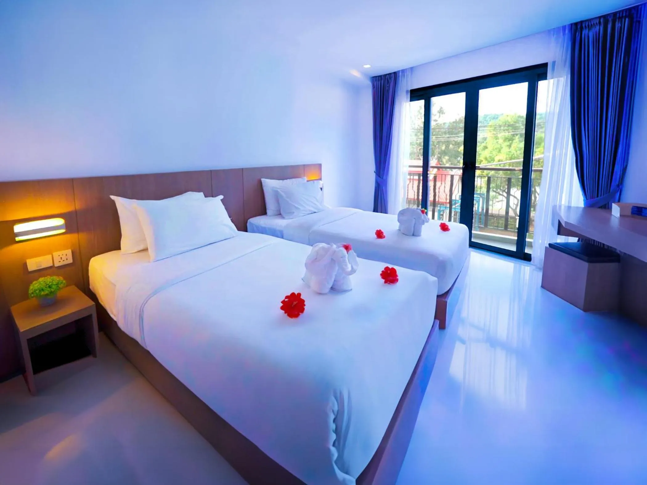 Bed in Phoenix Hotel Karon Beach