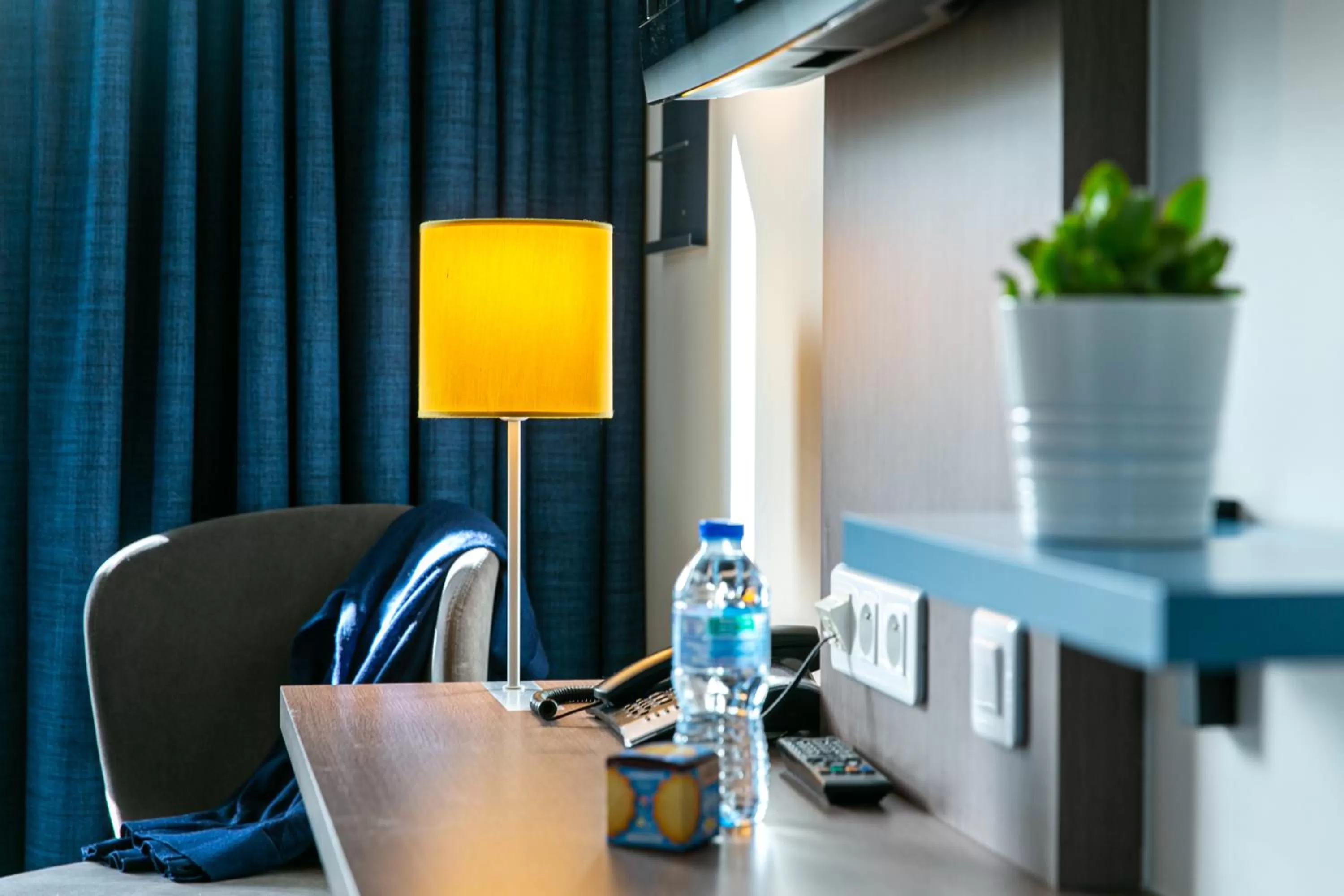 TV and multimedia in Hotel Restaurant Saint James, Montaigu-Vendée The Originals Boutique