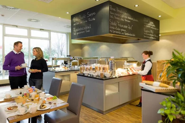 Restaurant/places to eat in Mercure Hotel Hamburg am Volkspark