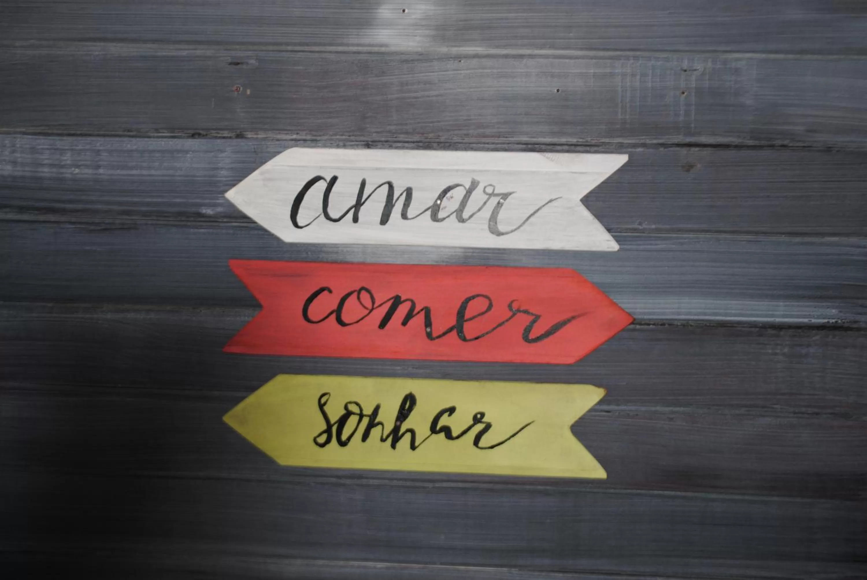 Text overlay in Chalet Suisse