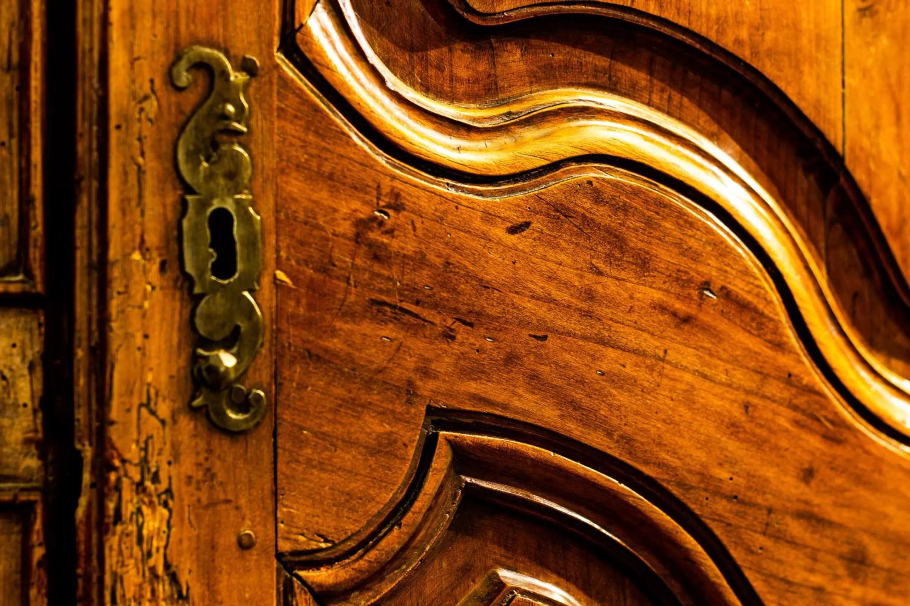 Decorative detail in Hôtel de France