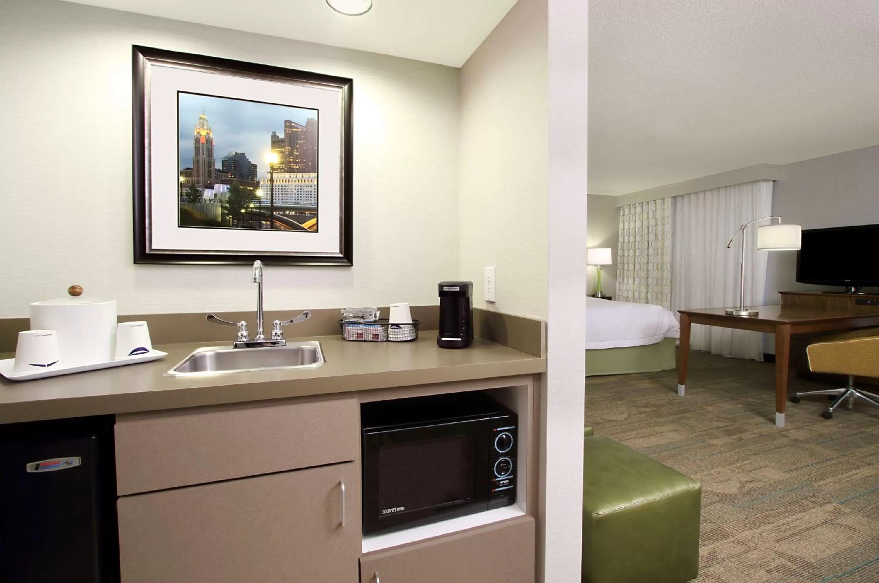 Kitchen or kitchenette in Hampton Inn & Suites Columbus Hilliard