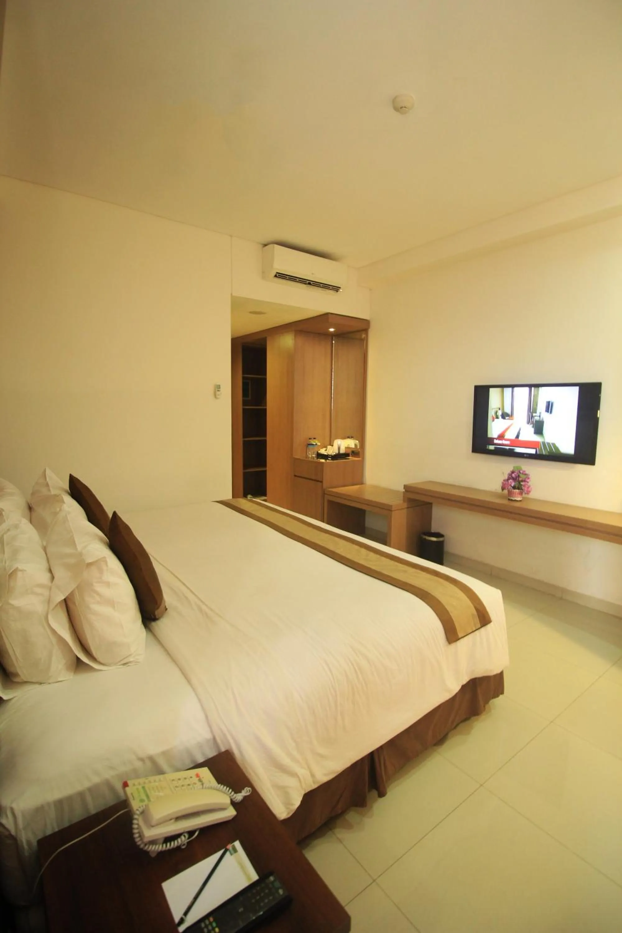 Bed in Hotel on The Rock