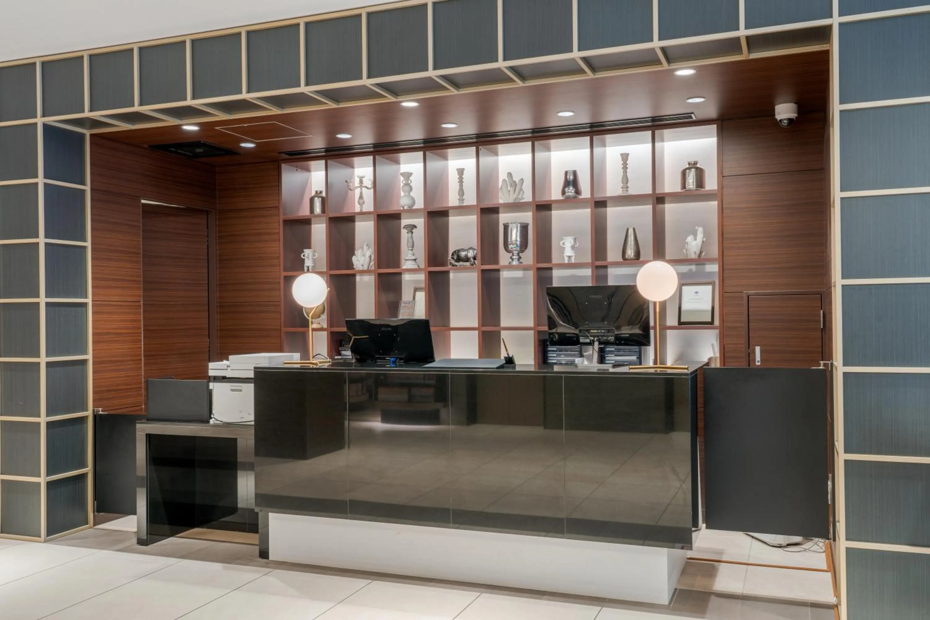 Lobby or reception in Quintessa Hotel Osaka Shinsaibashi Comic & Books