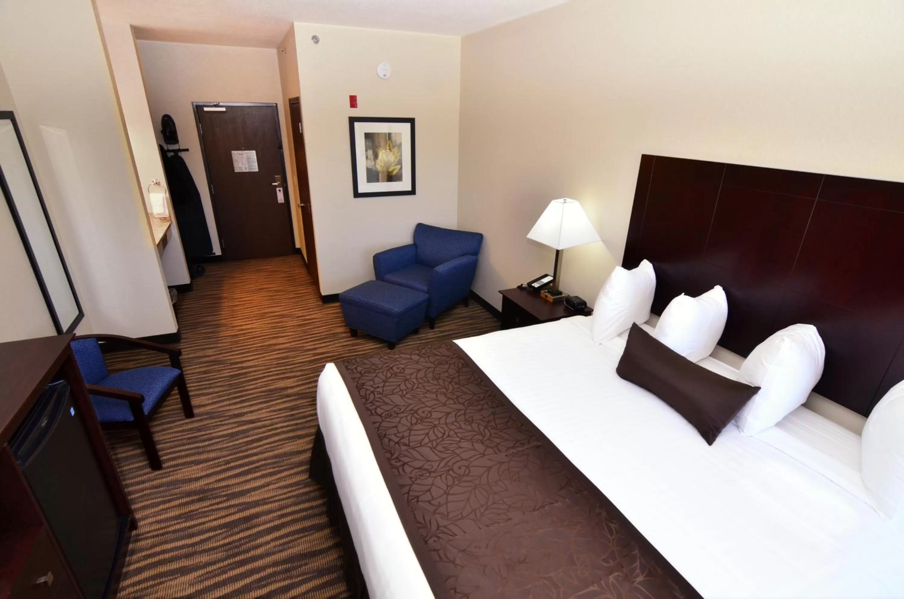 Bed in Cobblestone Inn & Suites - Manning
