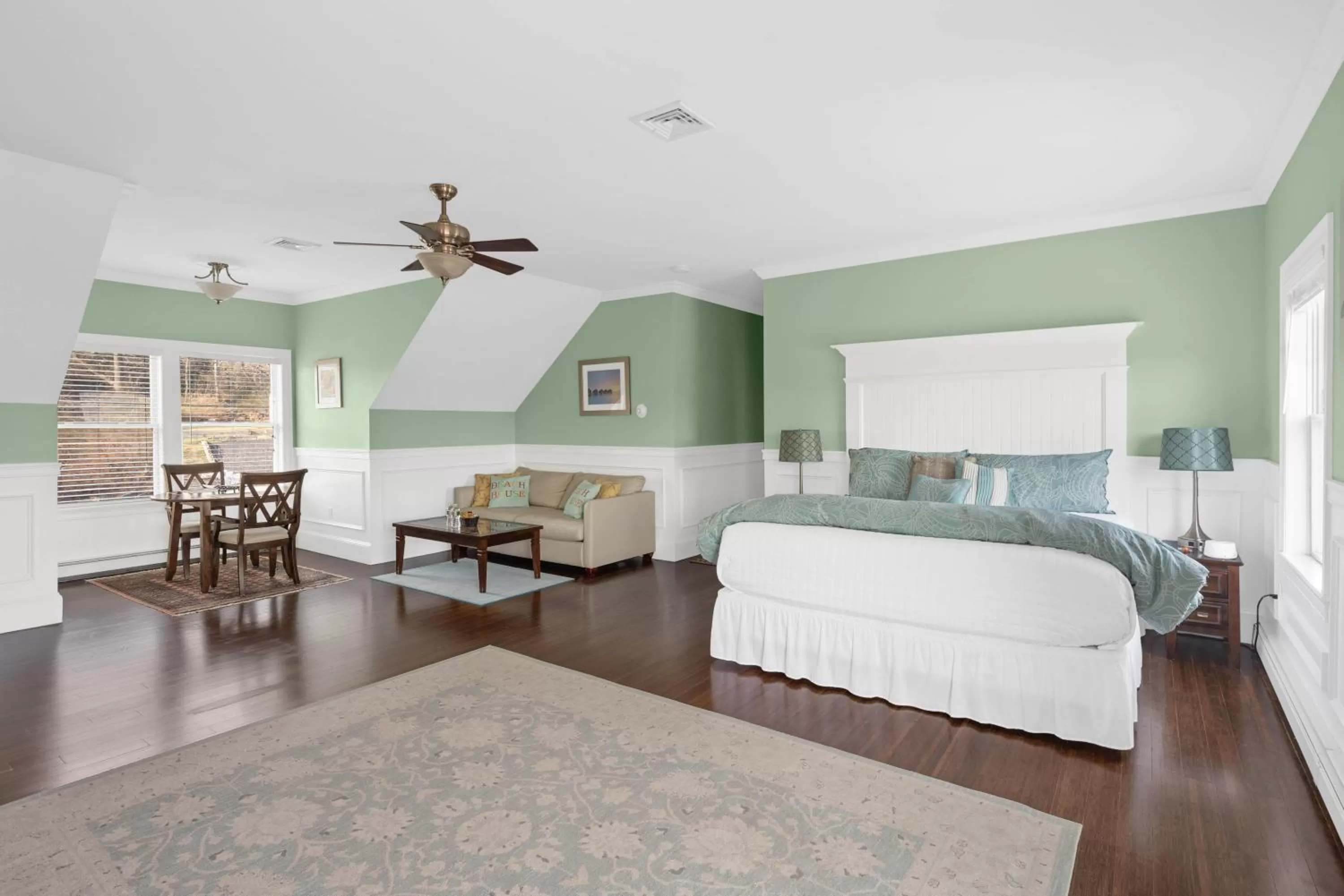 Bed in The Beacon Waterfront Inn