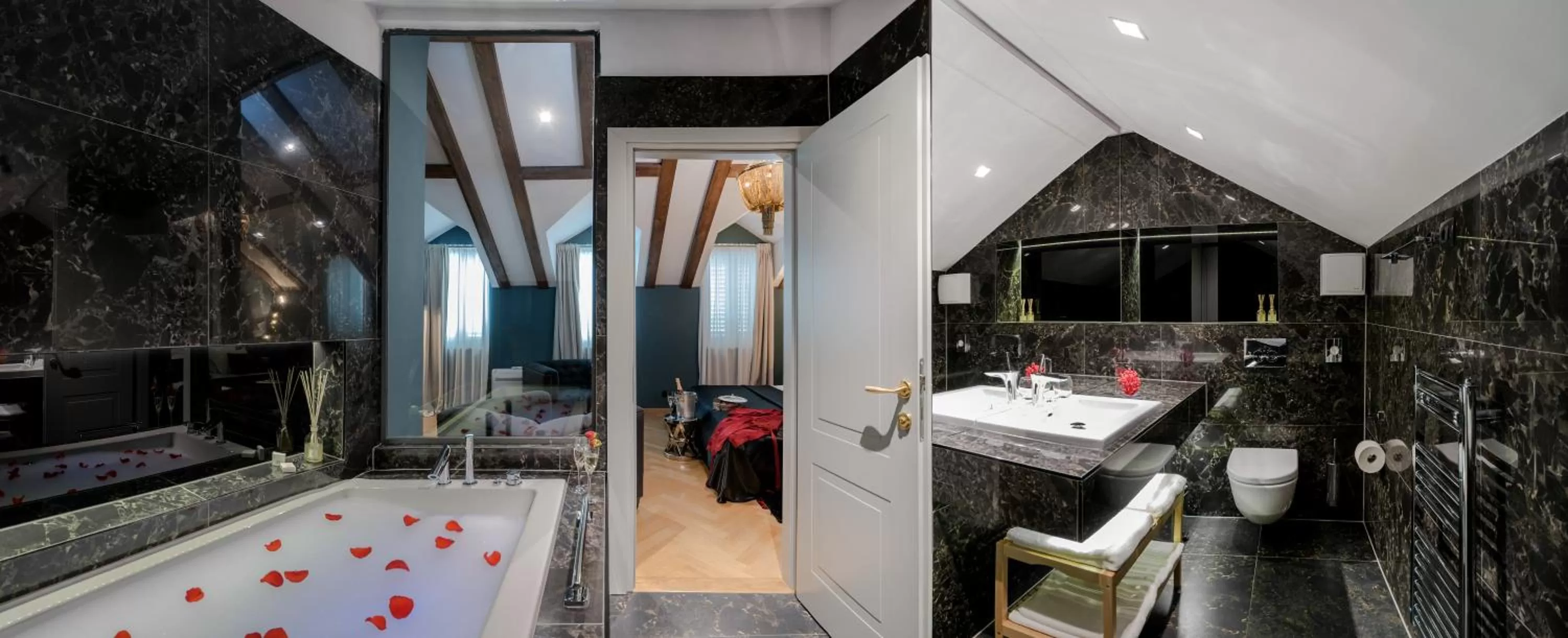 Bathroom in Heritage Hotel 19