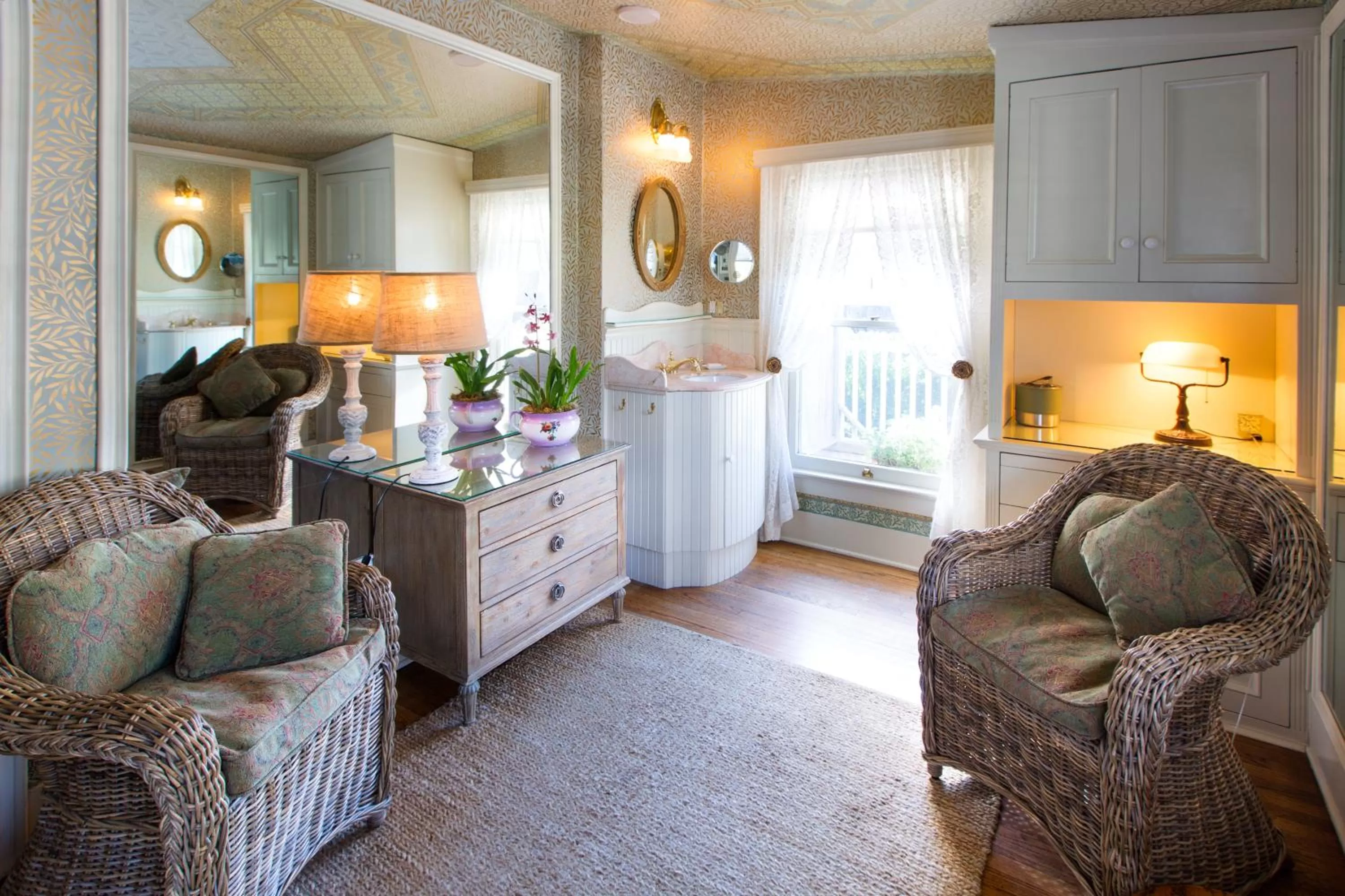 Seating area in Simpson House Inn