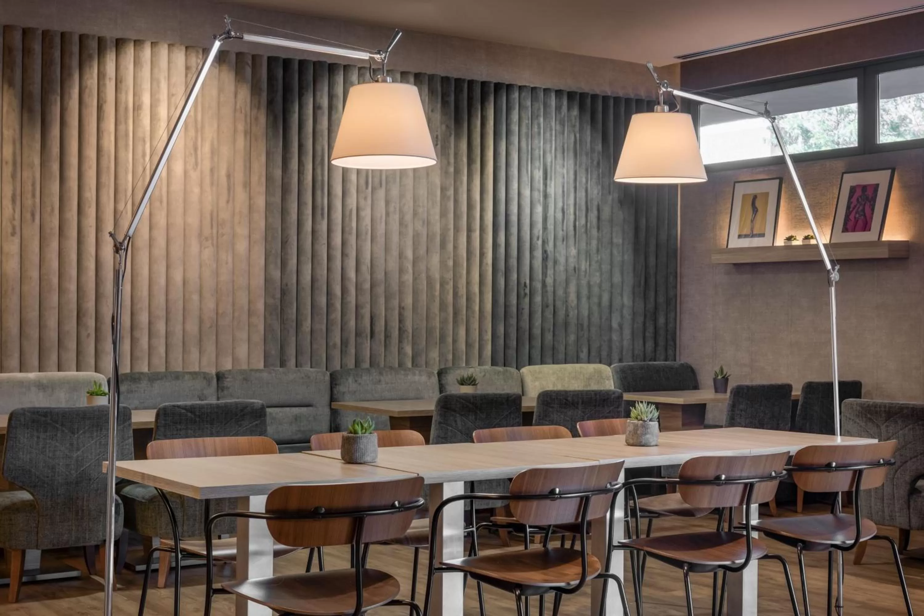 Lounge or bar in AC Hotel by Marriott Madrid Airport