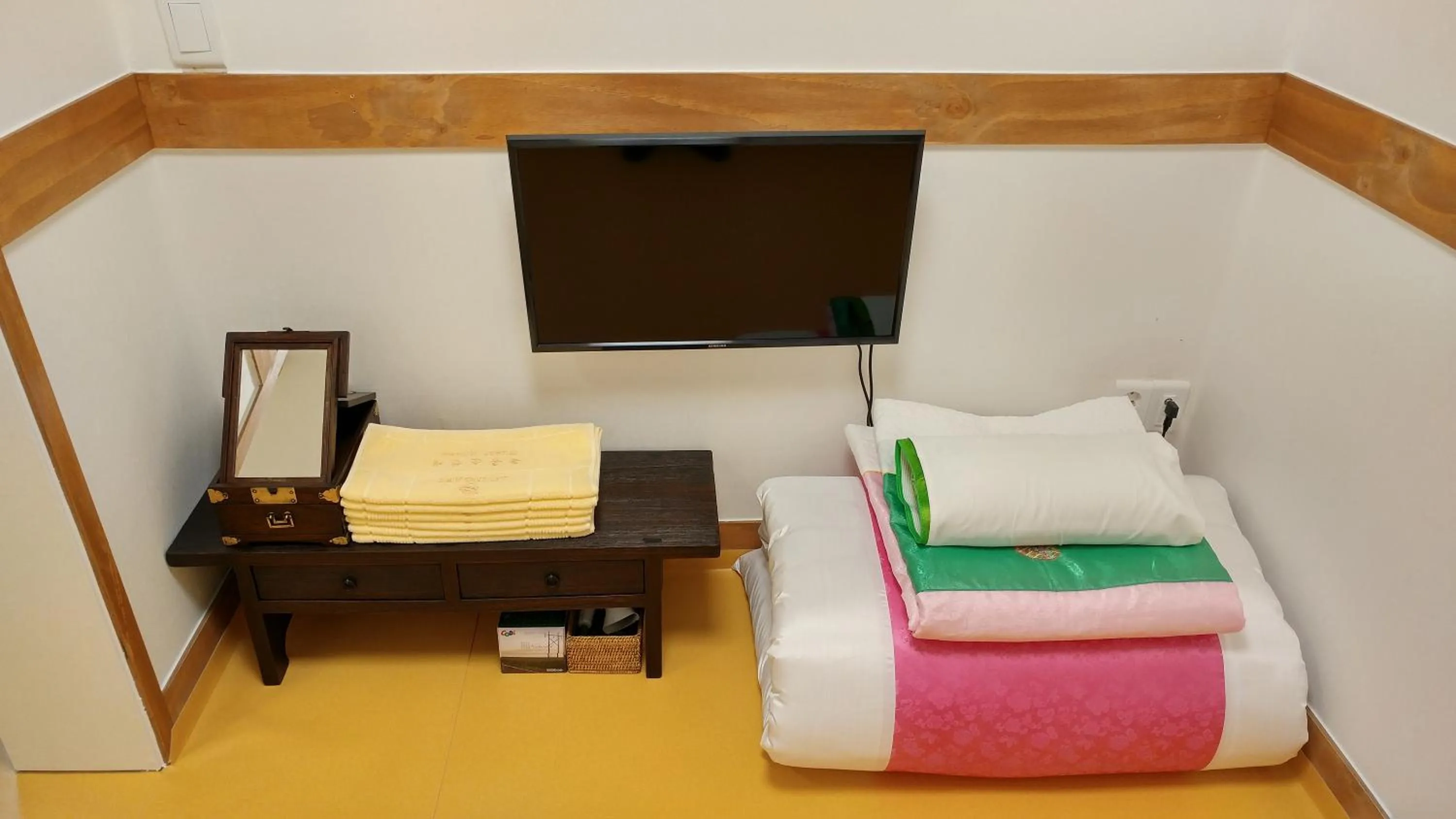 Photo of the whole room, Bed in Bukchon Sosunjae Guesthouse