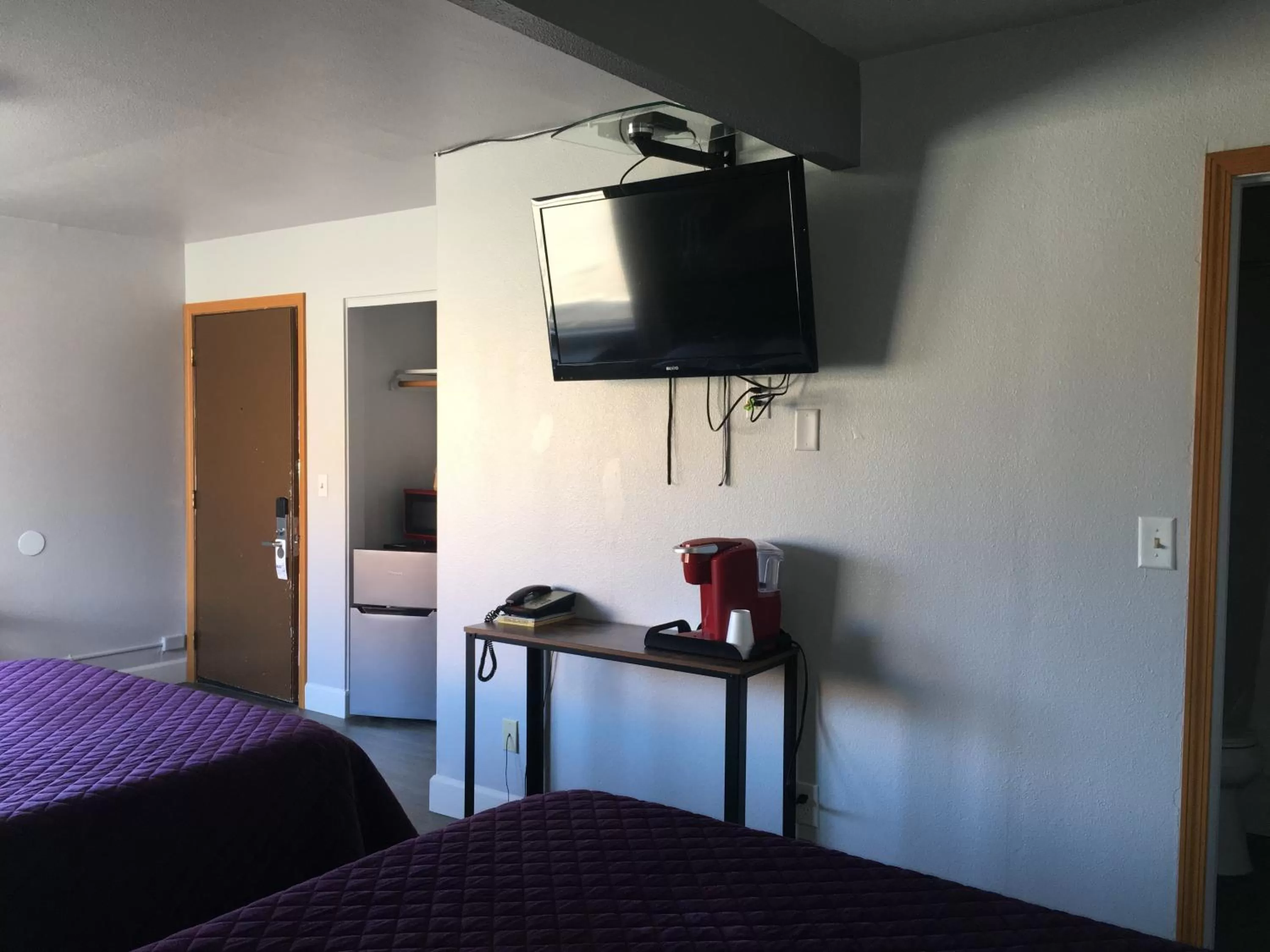 Bed in Aircrest Motel