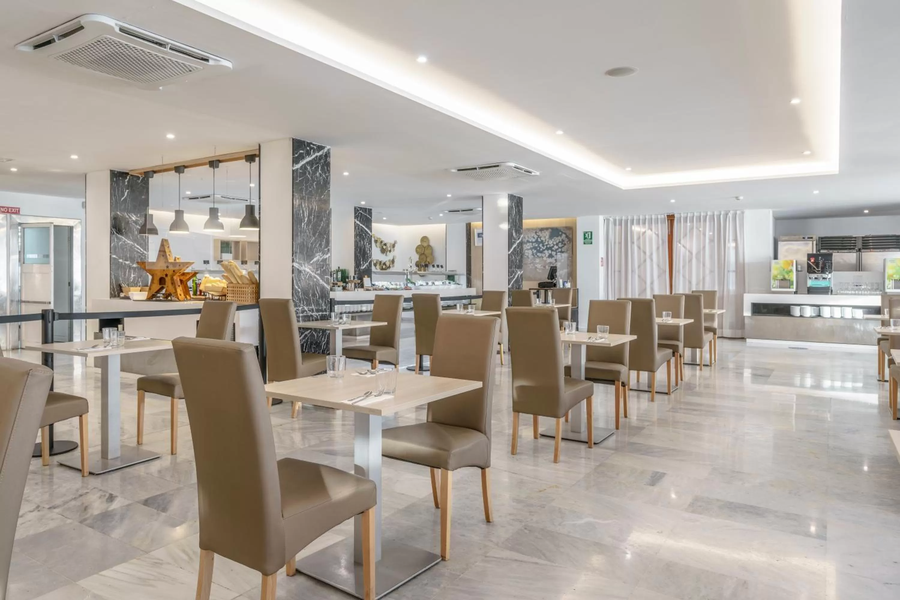 Restaurant/places to eat in Alua Leo