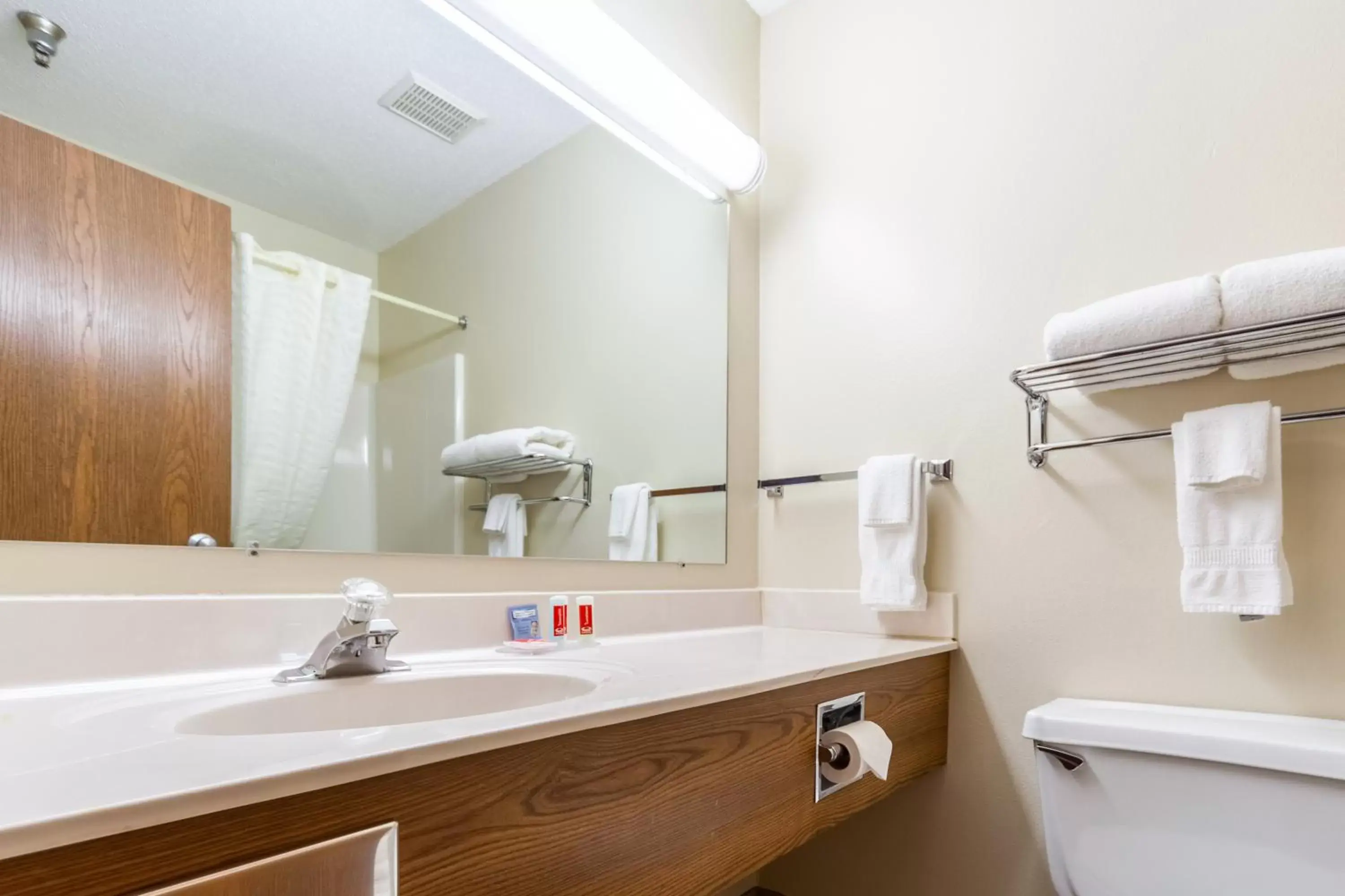 Standard Queen Room - Non Smoking in Econo Lodge Standard Queen Room - Non Smoking in Econo Lodge