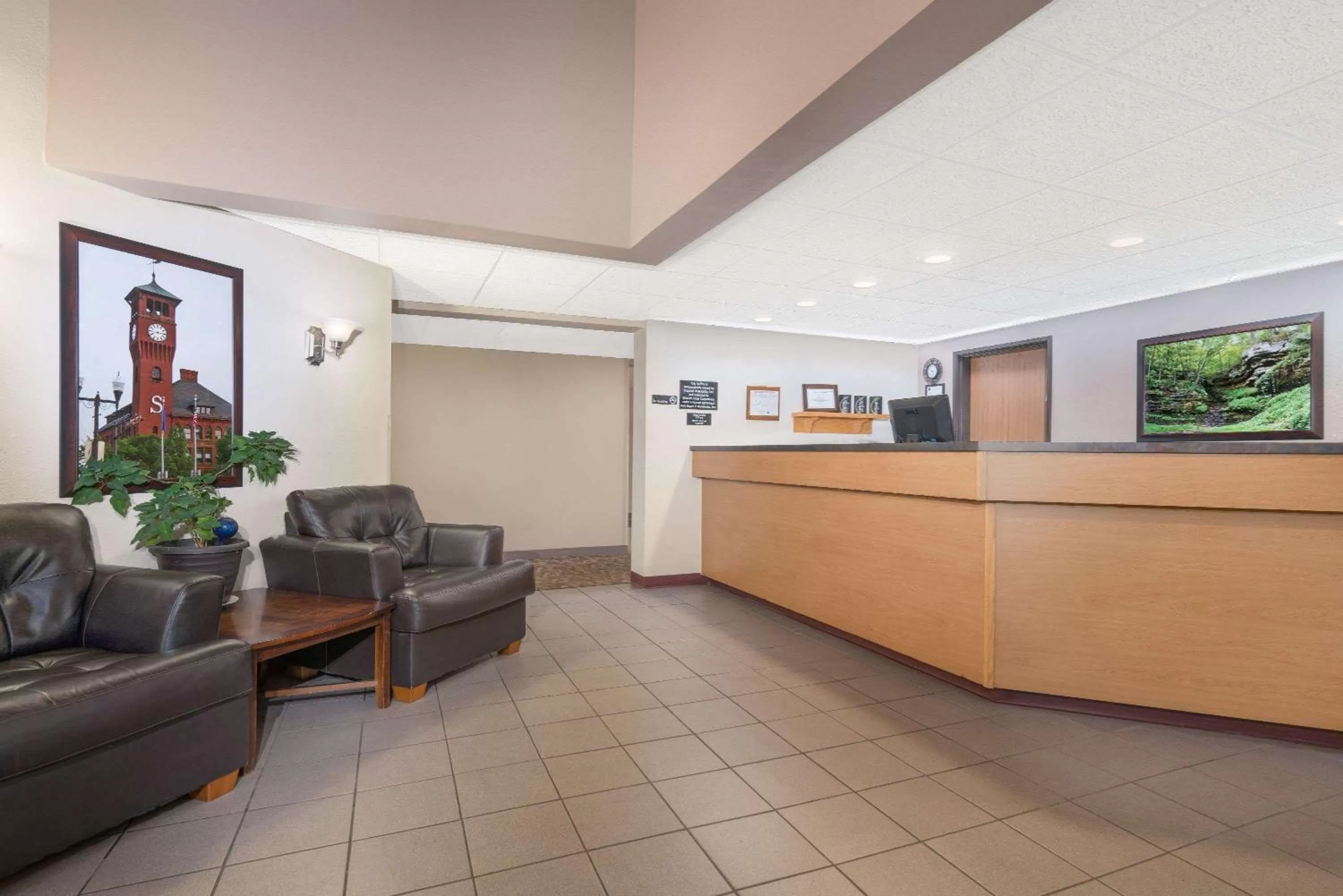Lobby or reception in Super 8 by Wyndham Menomonie WI